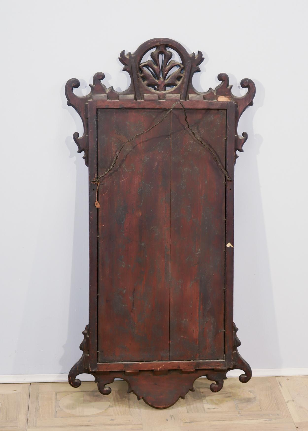 Argentato Antique Mirror o specchio in stile Queen Anne in mogano con cresta traforata in vendita