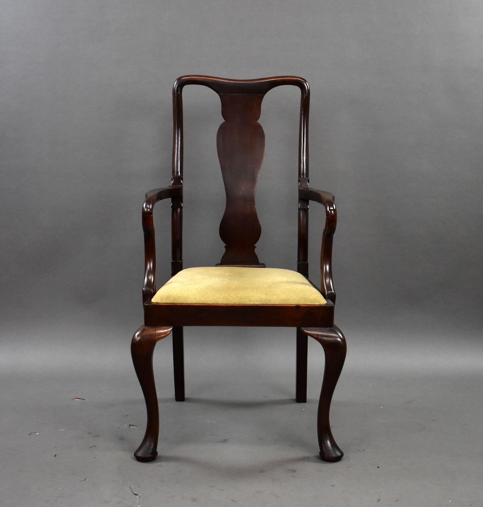 Antiguo Sillón Abierto de Caoba Estilo Queen Anne
Código del artículo: 1322 A
Encantador sillón abierto de caoba de principios del siglo XX, de estilo Queen Anne. Esta silla bien proporcionada presenta una barandilla superior suavemente curvada, un