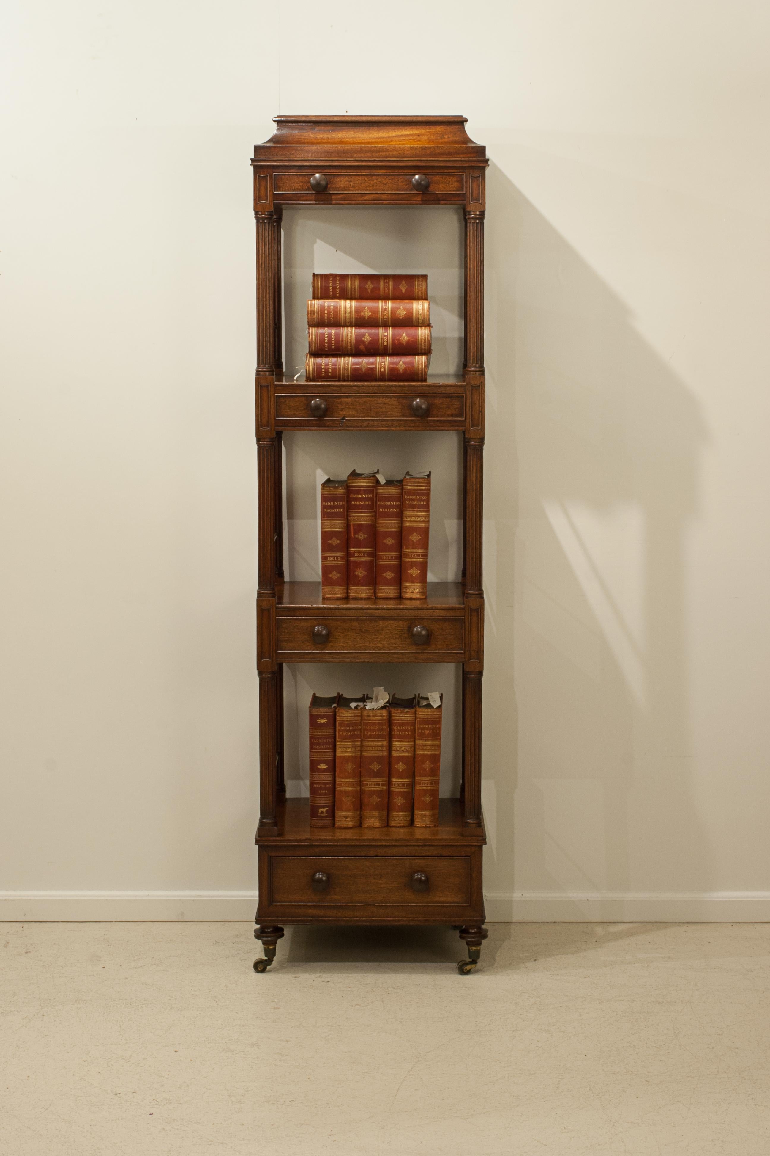 Etagere Regency in mogano antico, What Not in vendita 13