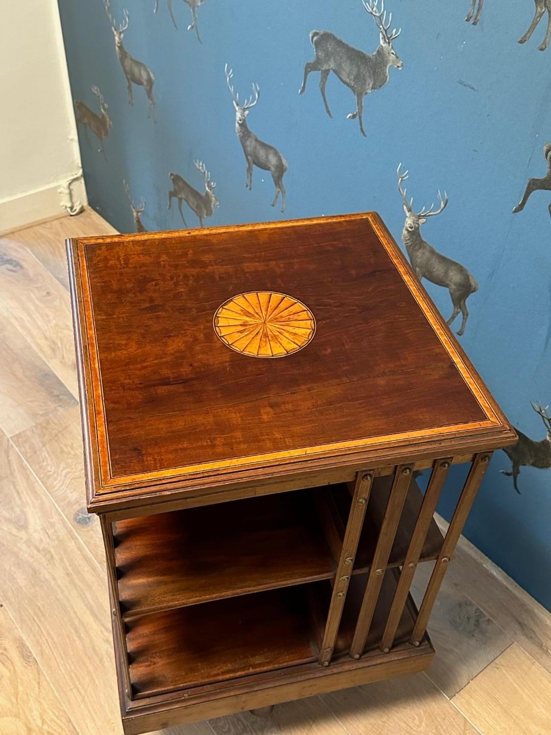 Antique mahogany revolving bookcase In Good Condition In Eindhoven, NL