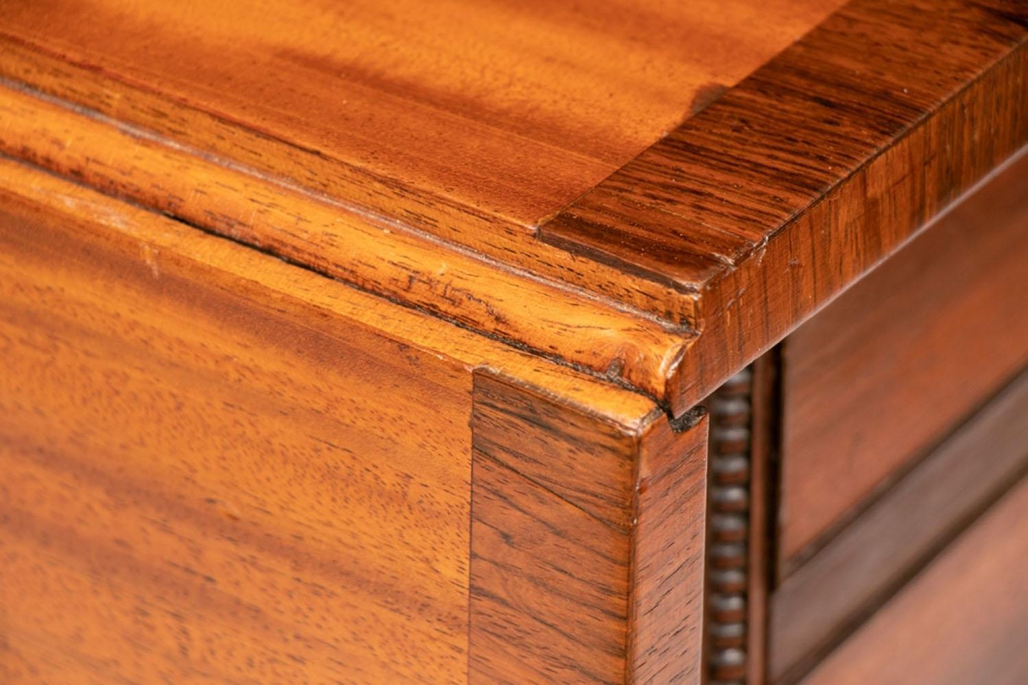 Antique Mahogany and Rosewood Gillows Side Table, circa 1820 In Good Condition For Sale In London, Greenwich