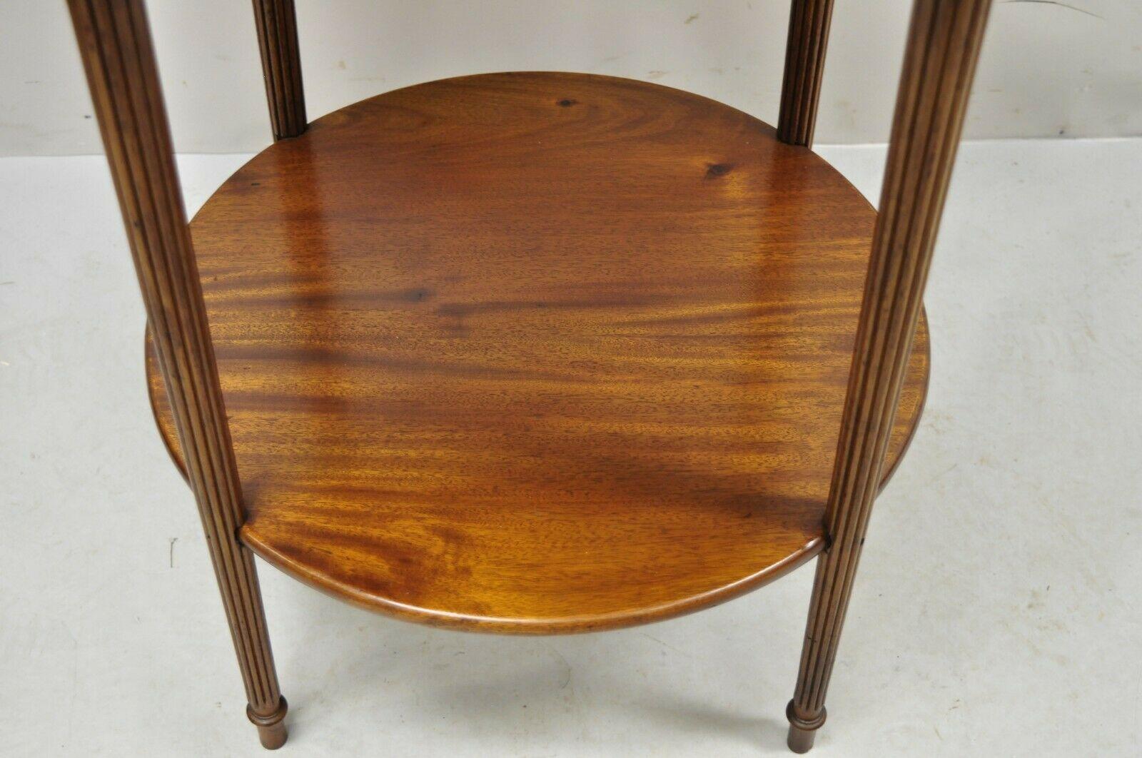 Antique Mahogany Round 2 Tier Sheraton Accent Lamp Side Table In Good Condition In Philadelphia, PA