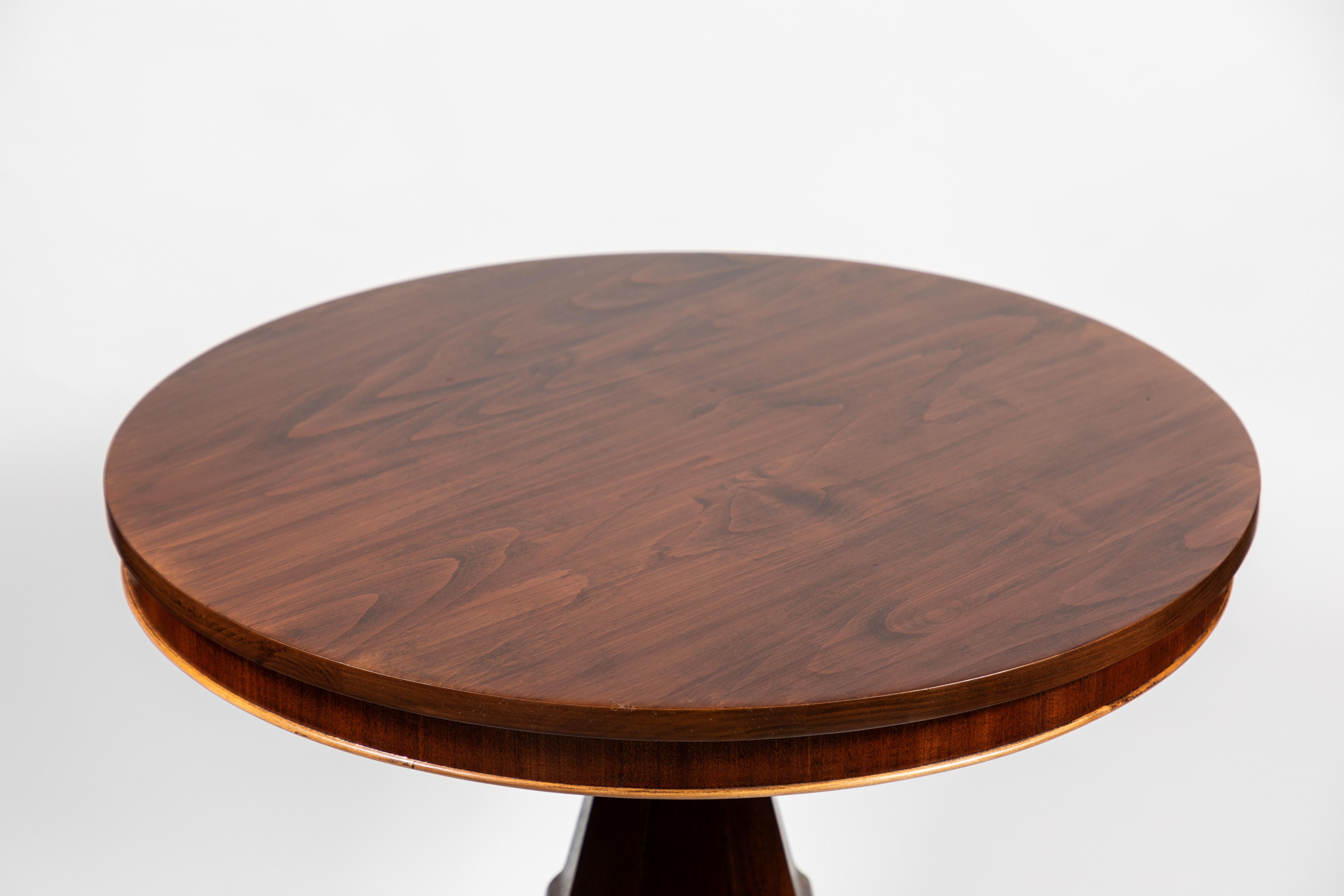 Mahogany round pedestal side table, decorative pedestal base and scroll feet with castors, circa 1850
newly refinished.