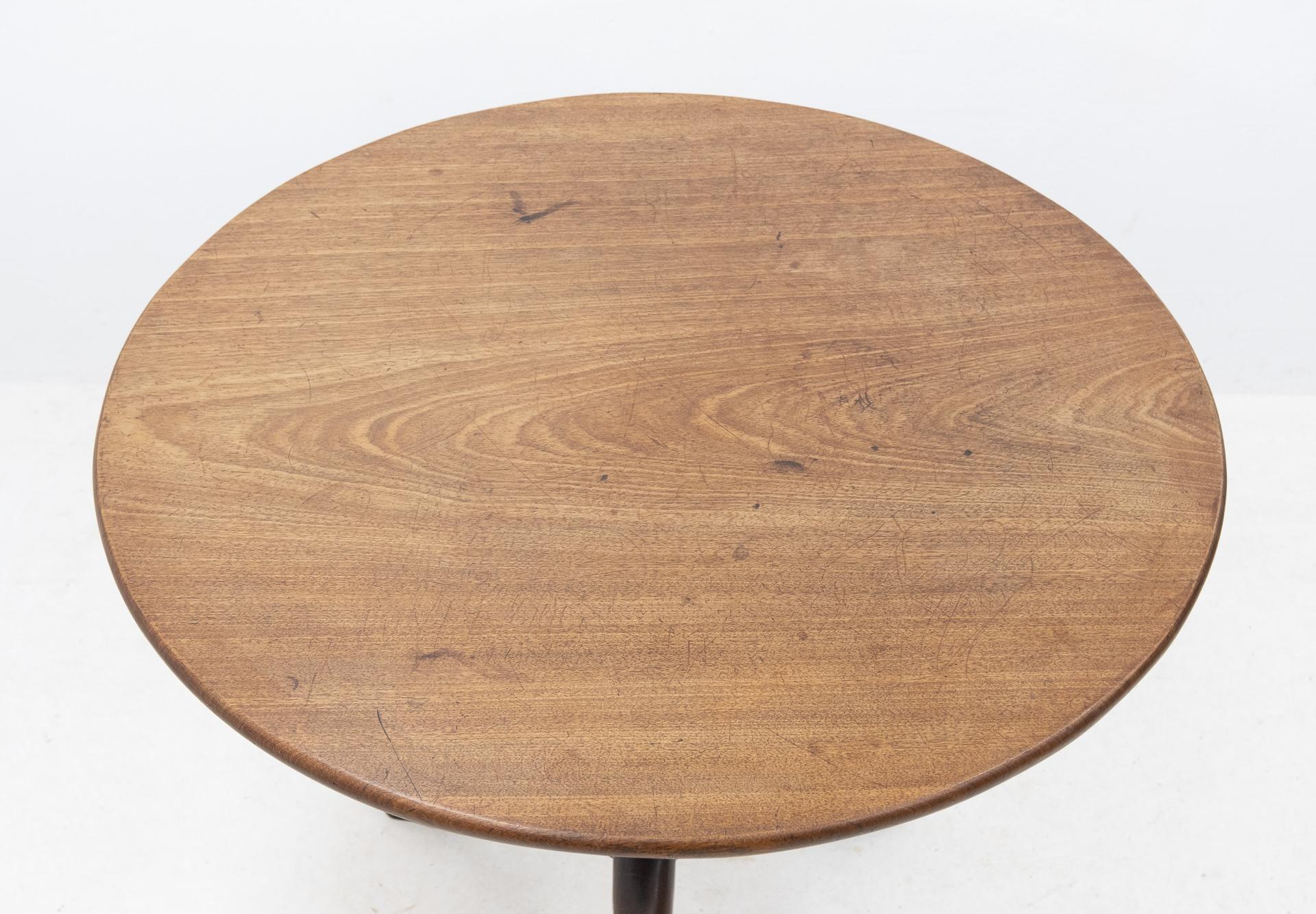 antique round tilt top table
