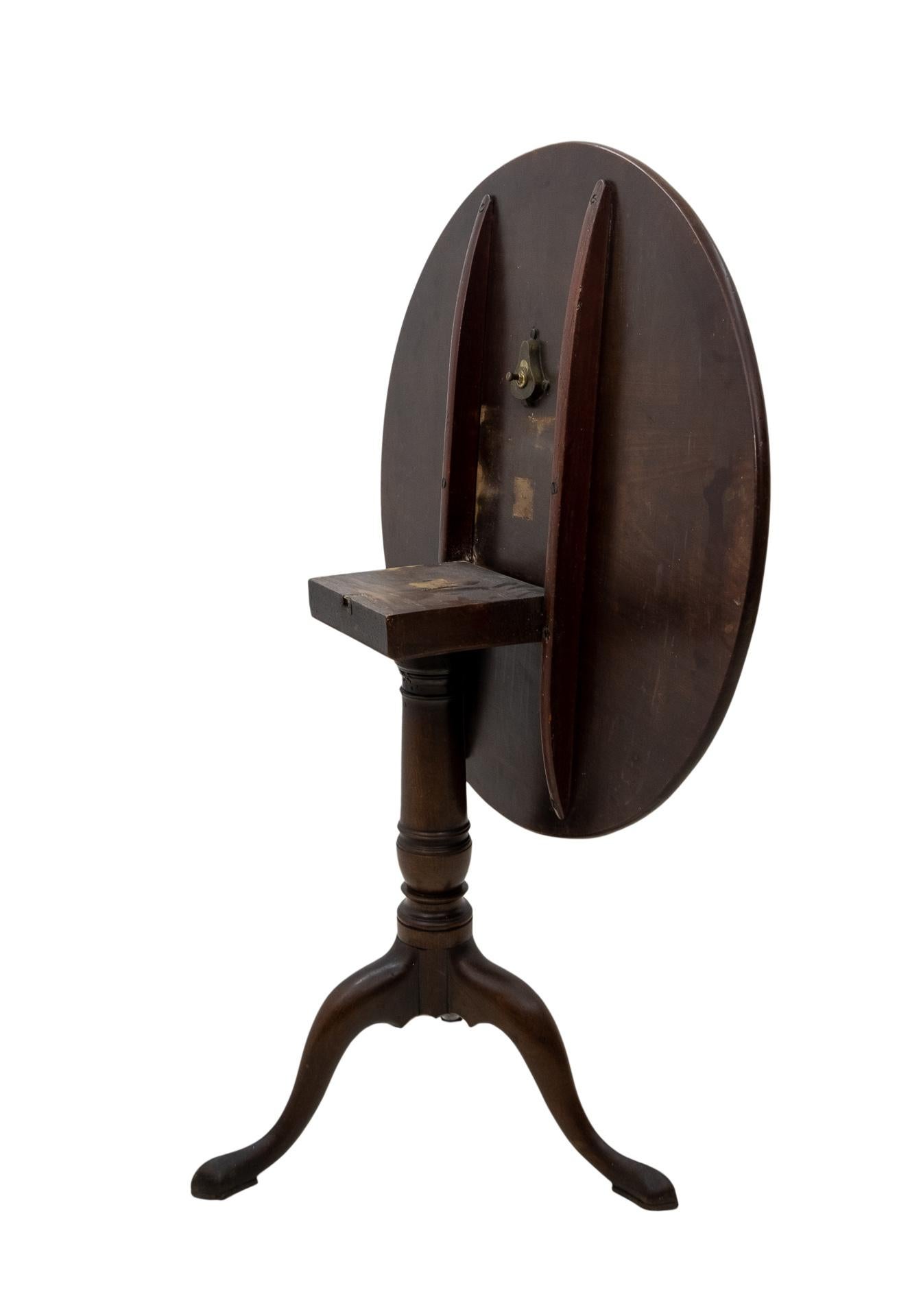 English Antique Mahogany Round Tilt-Top Table