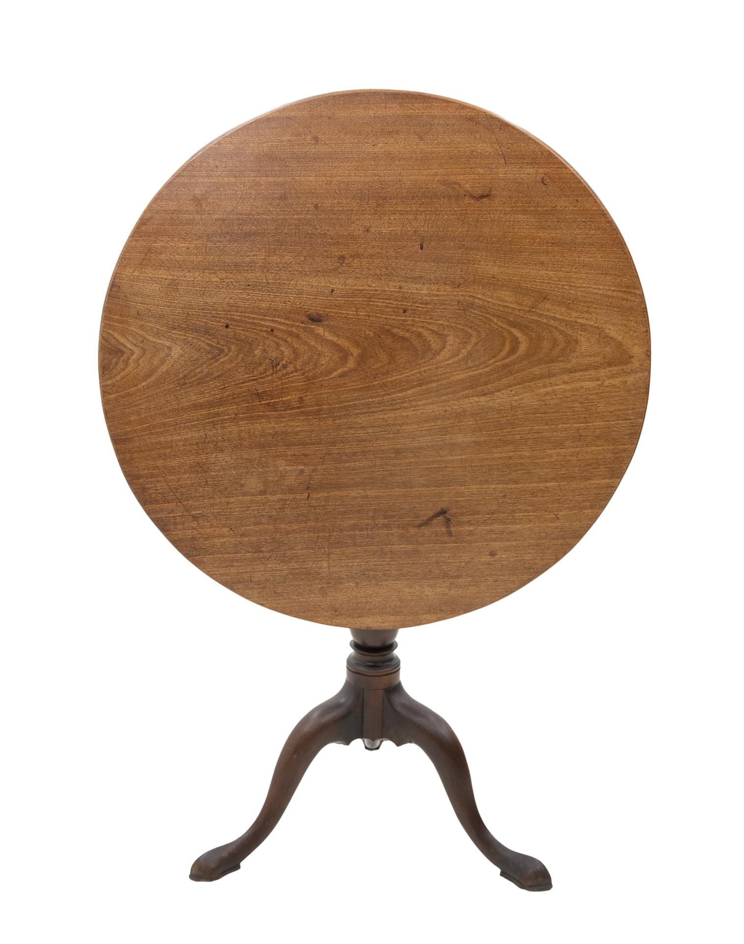 Antique Mahogany Round Tilt-Top Table In Good Condition In Den Haag, NL