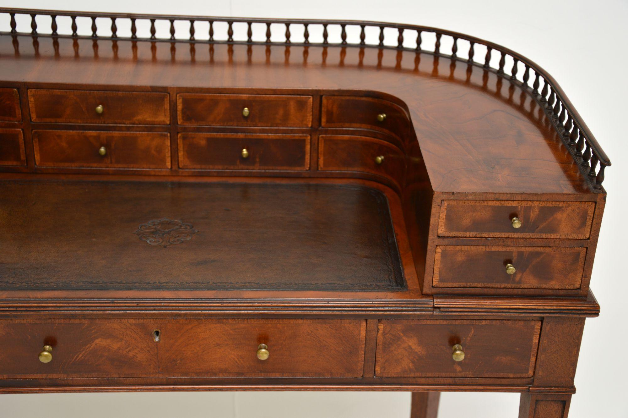 Antique Mahogany and Satinwood Carlton House Desk In Good Condition In London, GB
