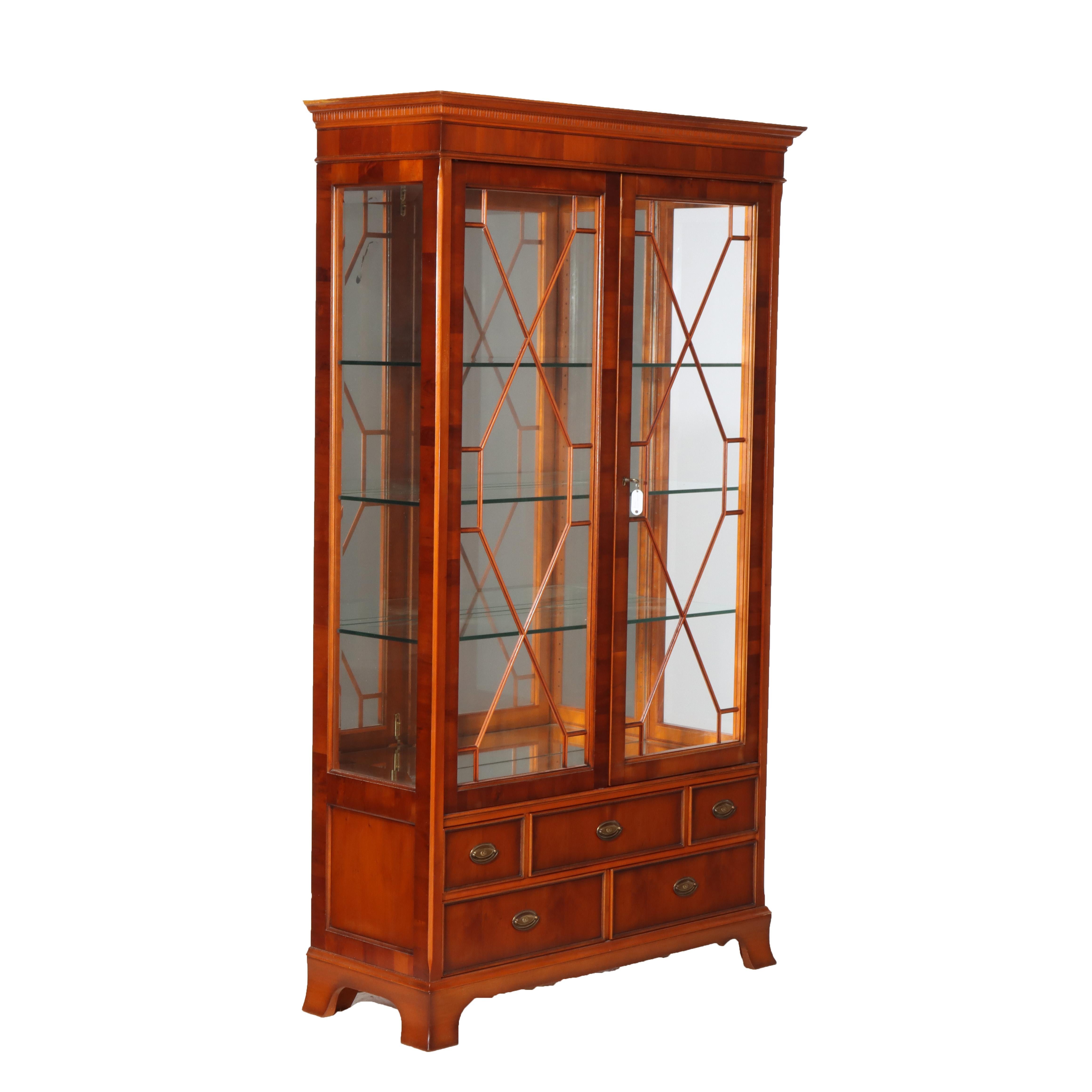 Antico gabinetto per le porcellane a due ante e cinque cassetti in mogano e legno satinato C1920 in vendita 4
