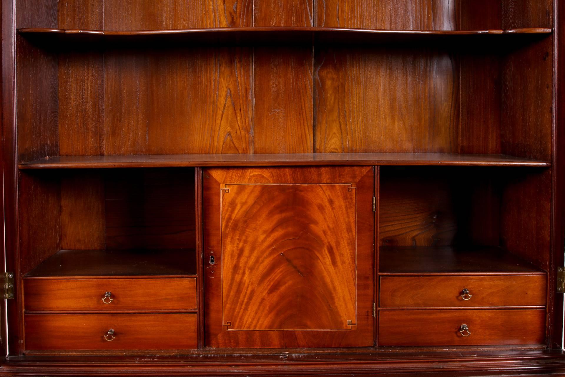 Ancienne bibliothèque secrétaire en acajou avec portes en verre à meneaux 4