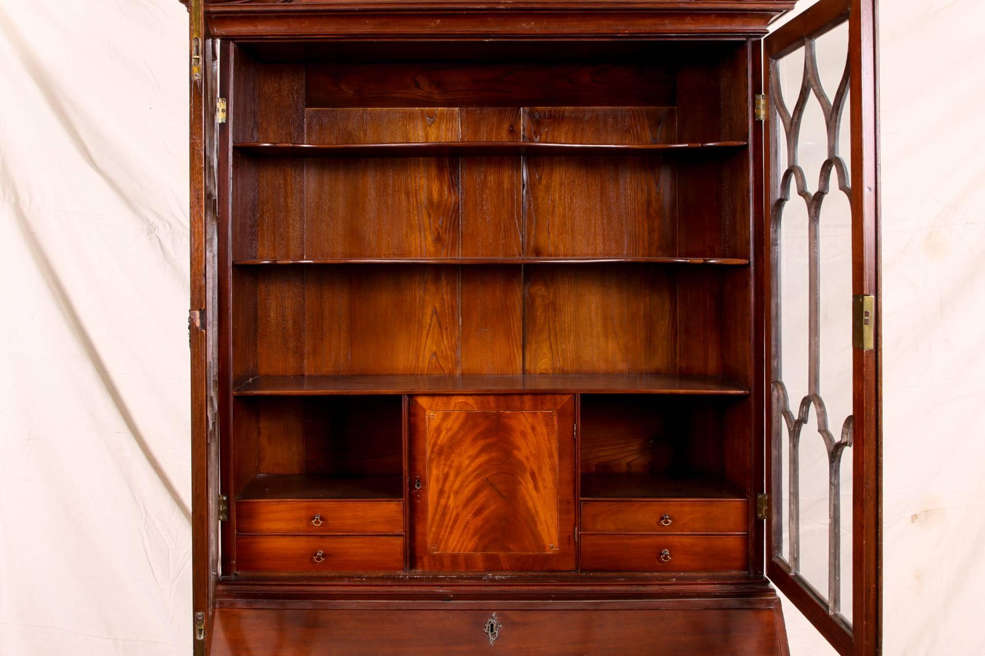 20ième siècle Ancienne bibliothèque secrétaire en acajou avec portes en verre à meneaux
