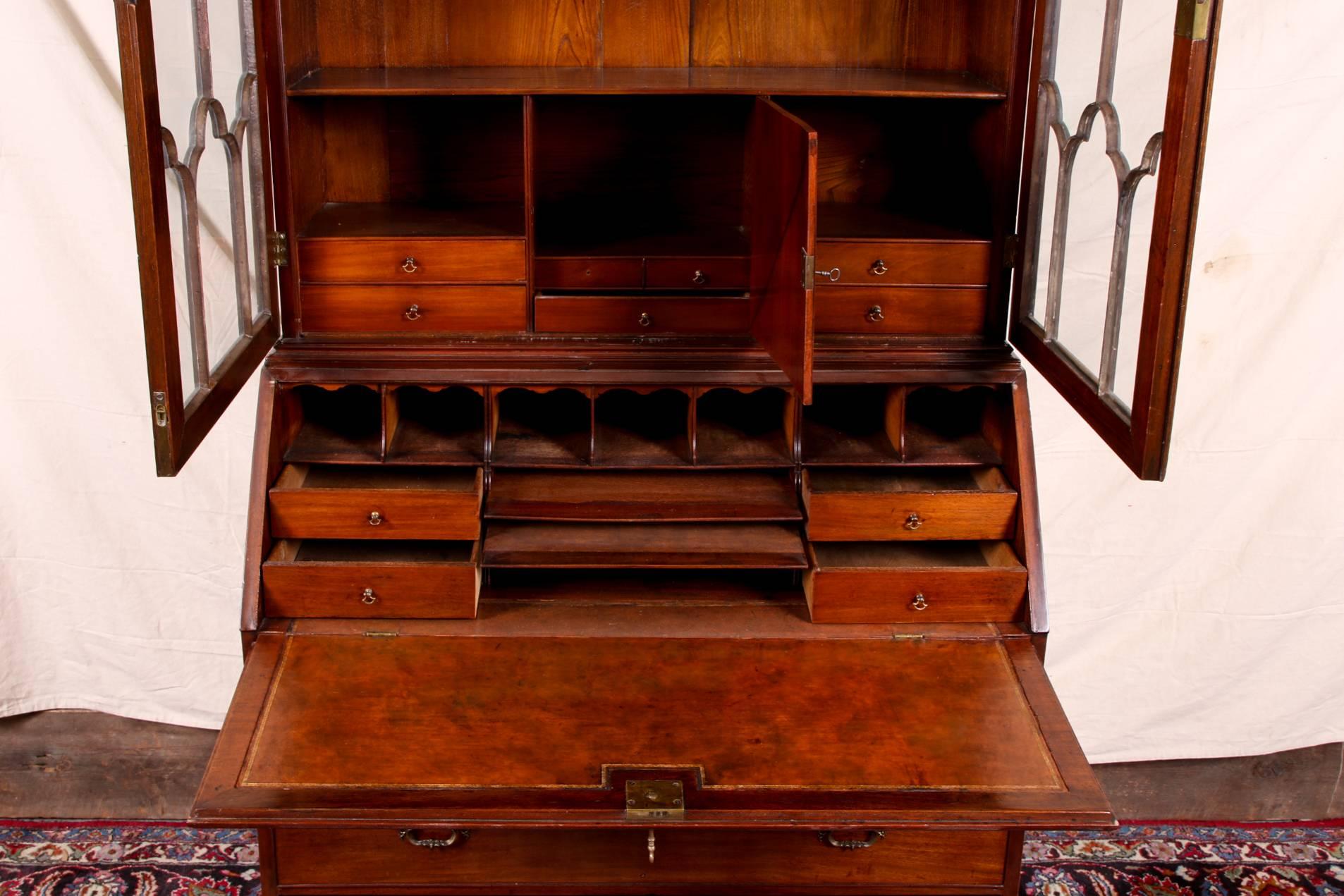 Acajou Ancienne bibliothèque secrétaire en acajou avec portes en verre à meneaux