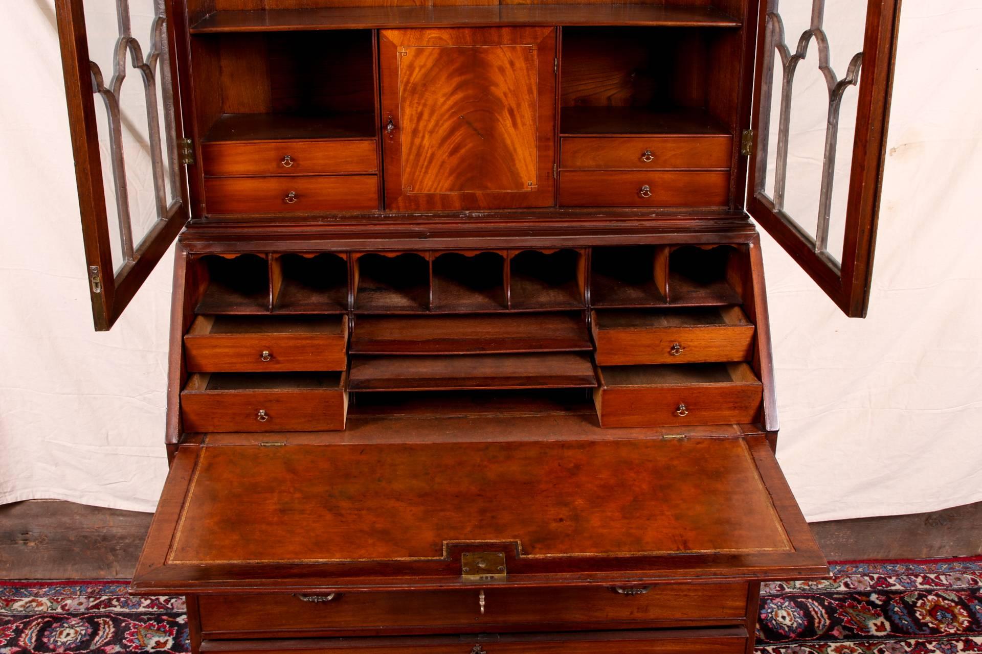Ancienne bibliothèque secrétaire en acajou avec portes en verre à meneaux 1