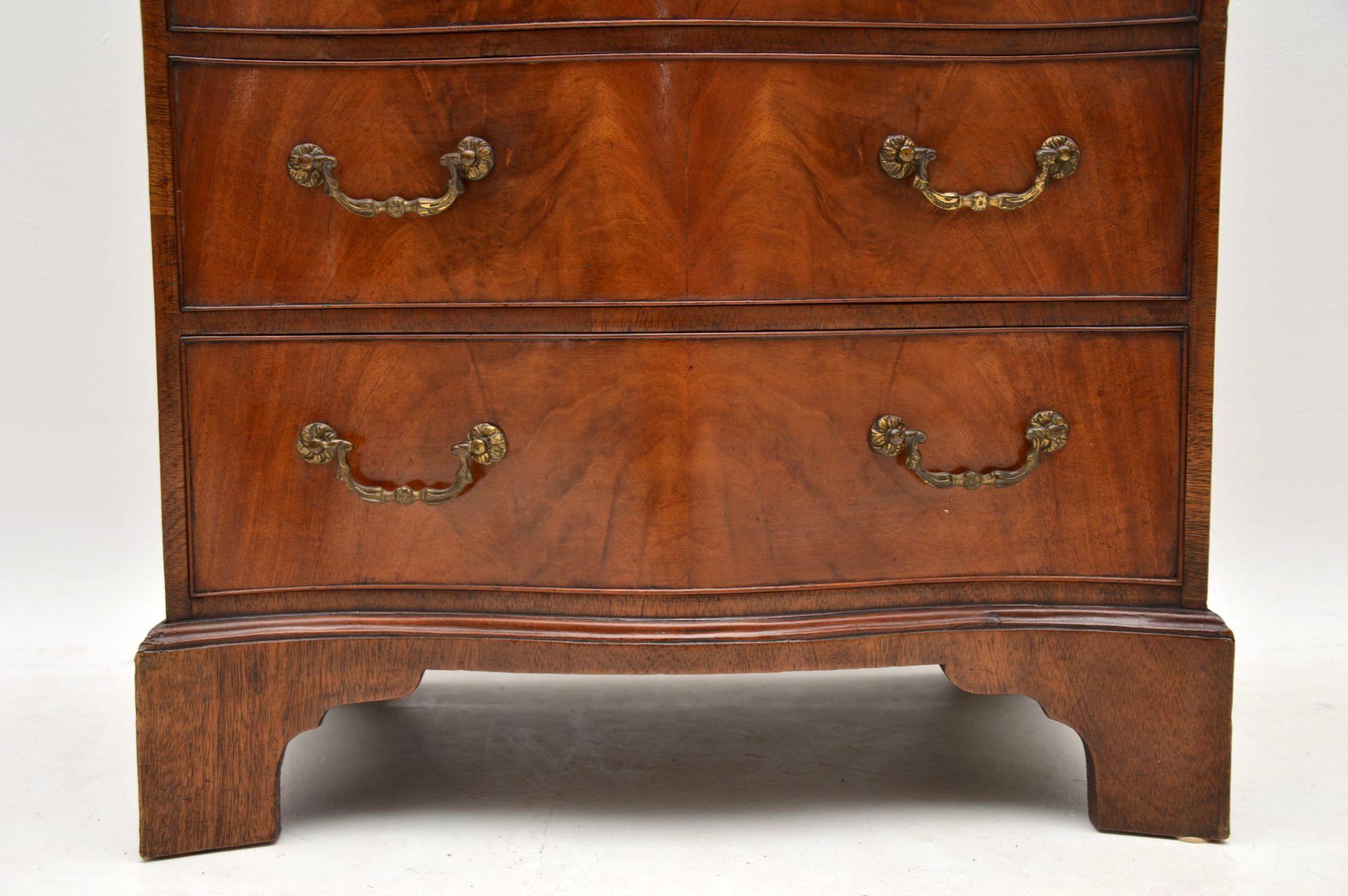 Antique Mahogany Serpentine Chest of Drawers 5