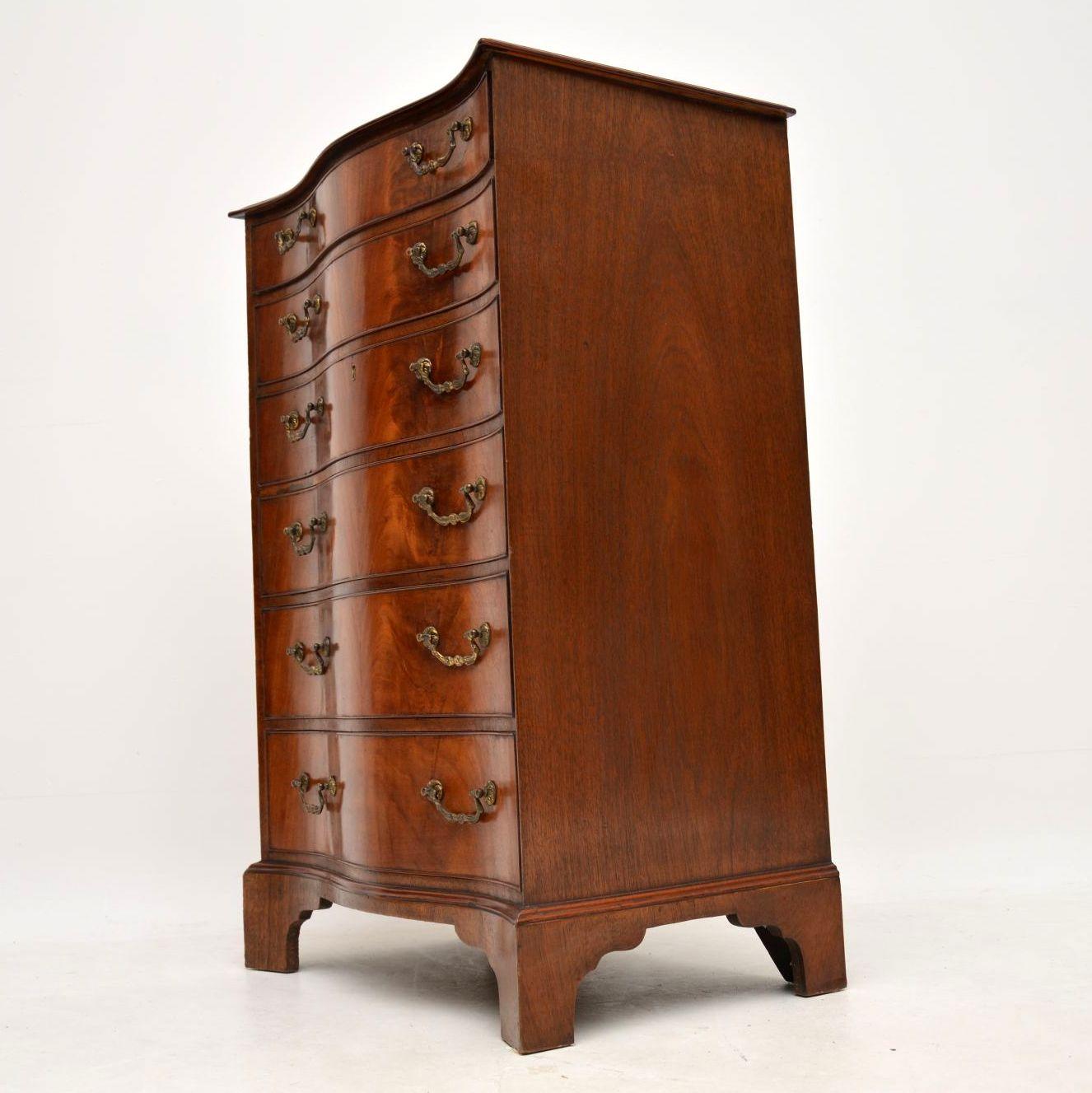 Antique Mahogany Serpentine Chest of Drawers 8