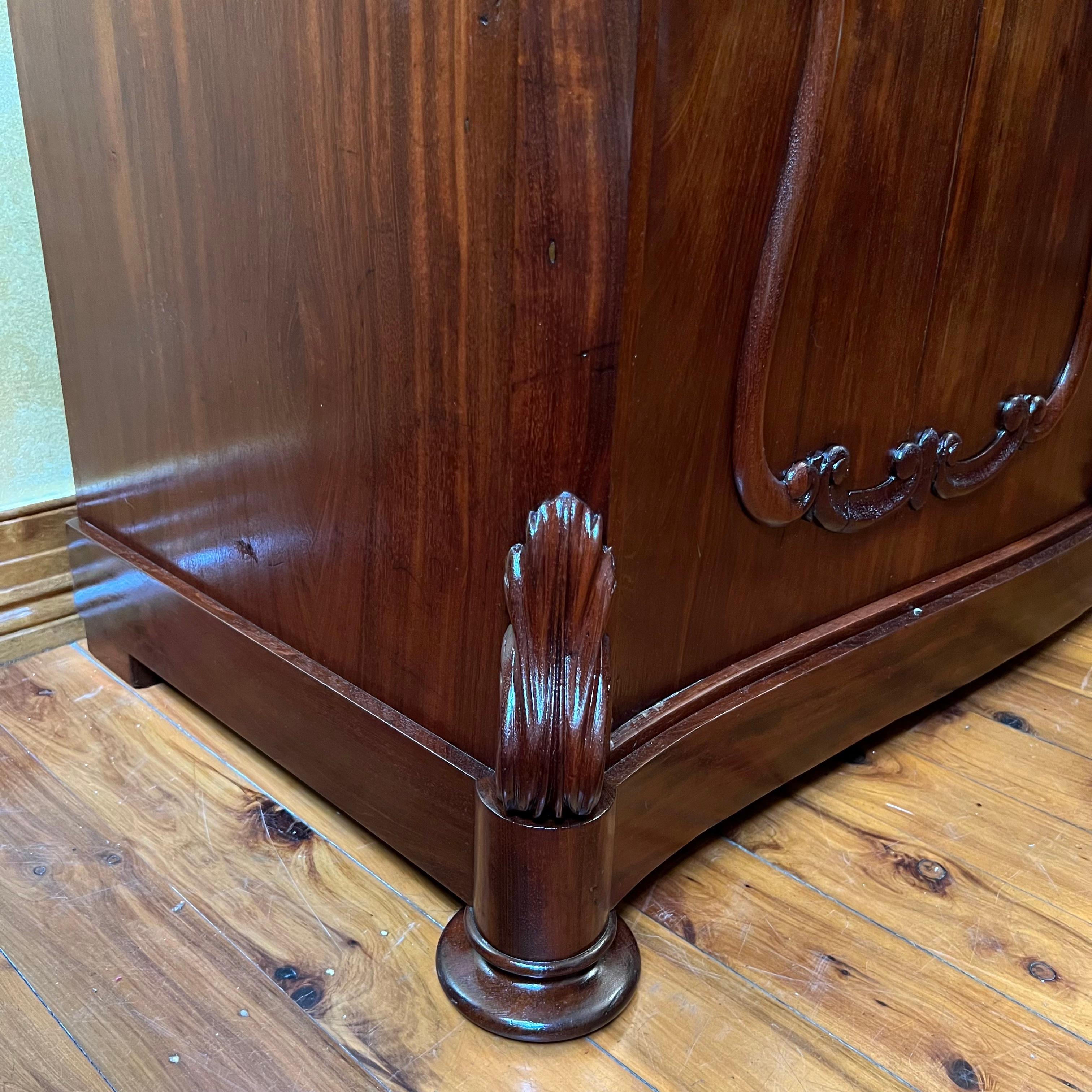 Antique Mahogany Serpentine Sideboard For Sale 7
