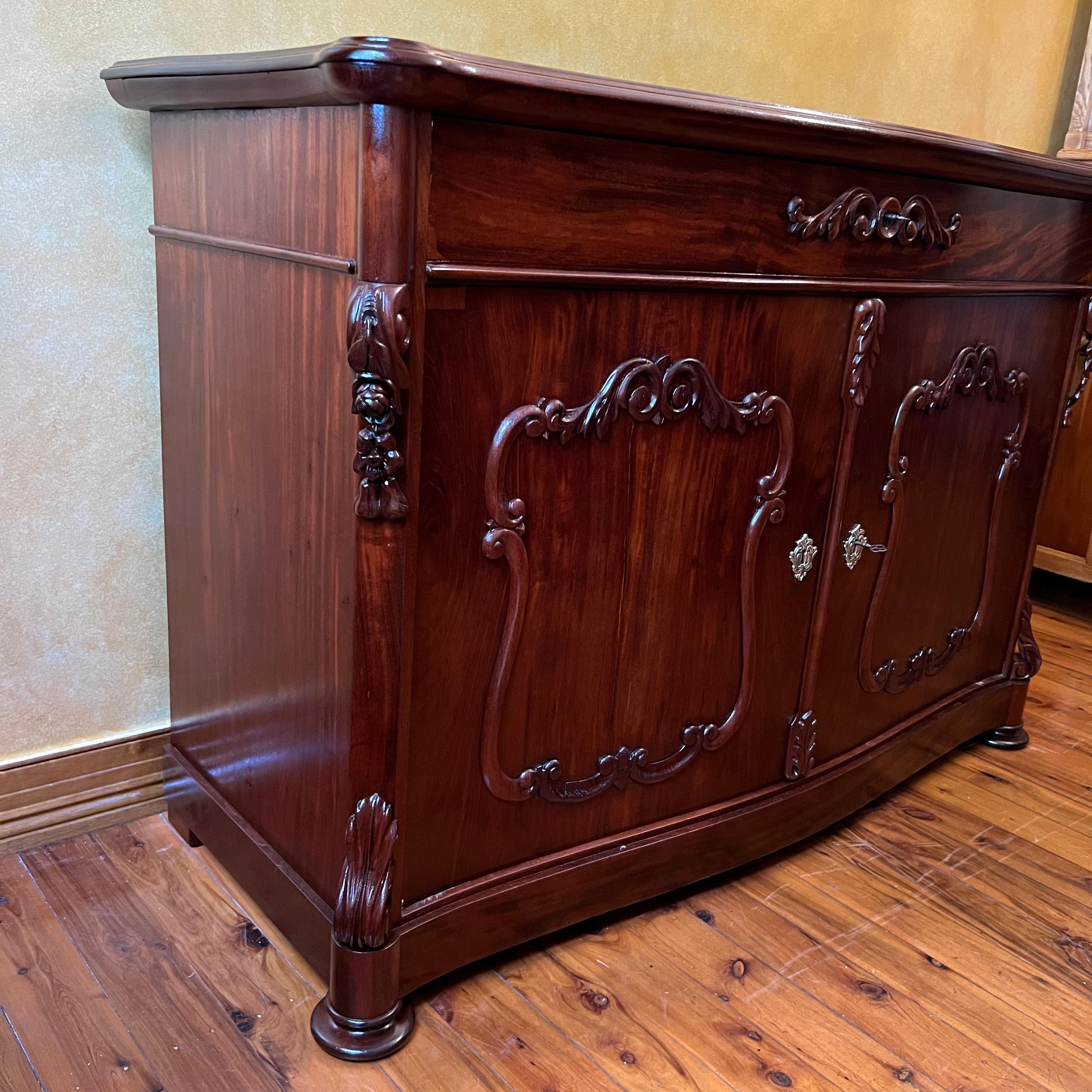 Antique Mahogany Serpentine Sideboard For Sale 4