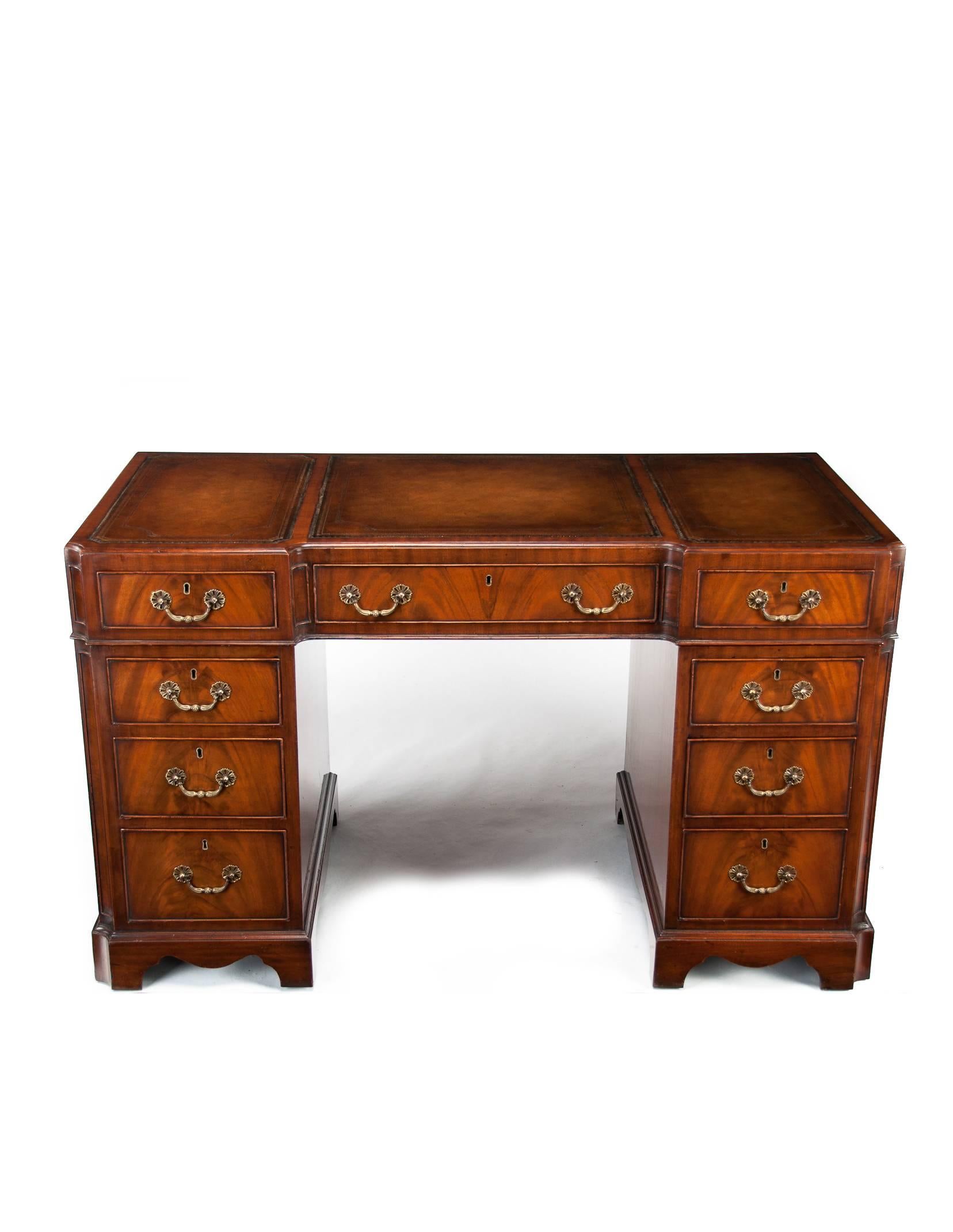 Antique Mahogany Shaped Front Pedestal Writing Desk In Excellent Condition In Benington, Herts