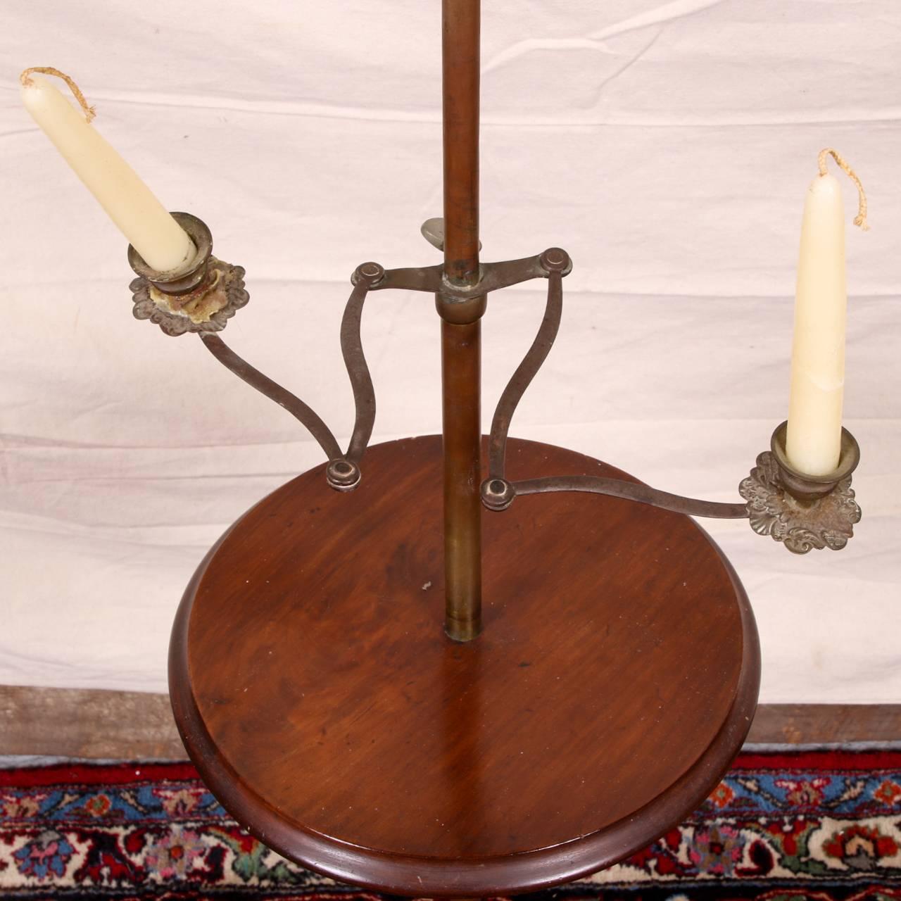 Antique Mahogany Shaving Stand with Mirror In Good Condition In Bridgeport, CT