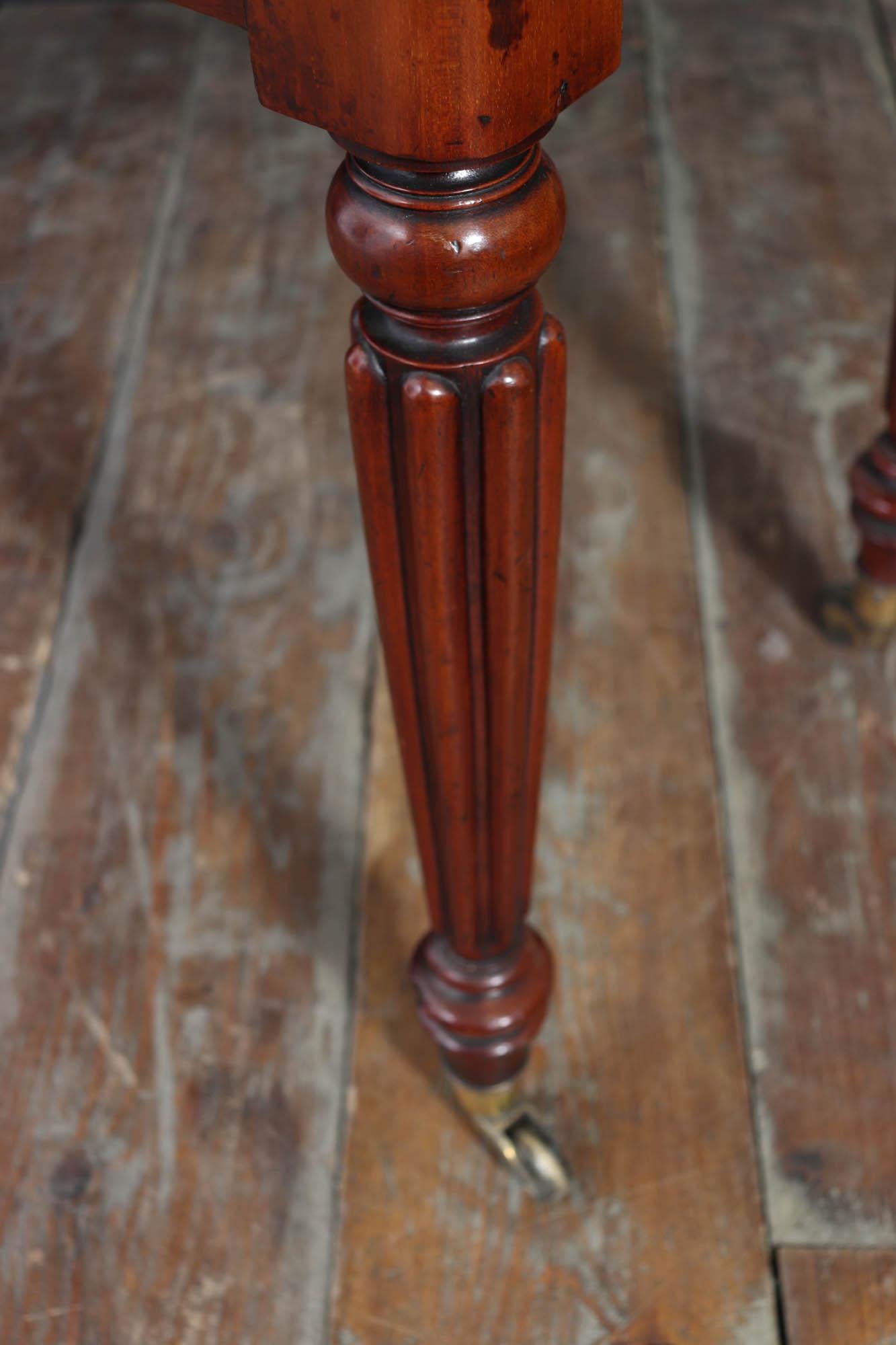 Antique Mahogany Side Table Circa 1860 im Angebot 5