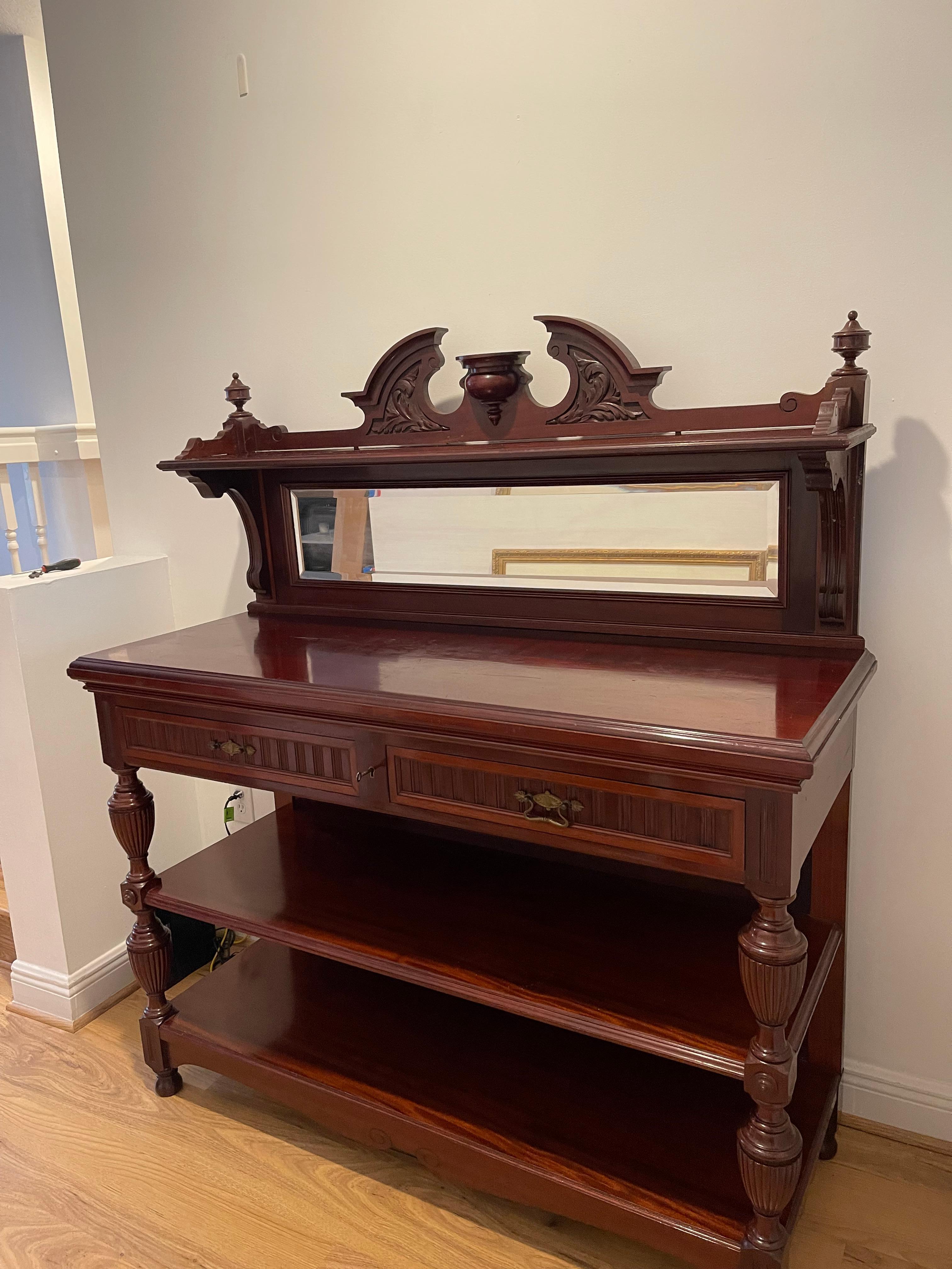 Antiguo Aparador de Caoba Buffet British Colonial Inglés en venta