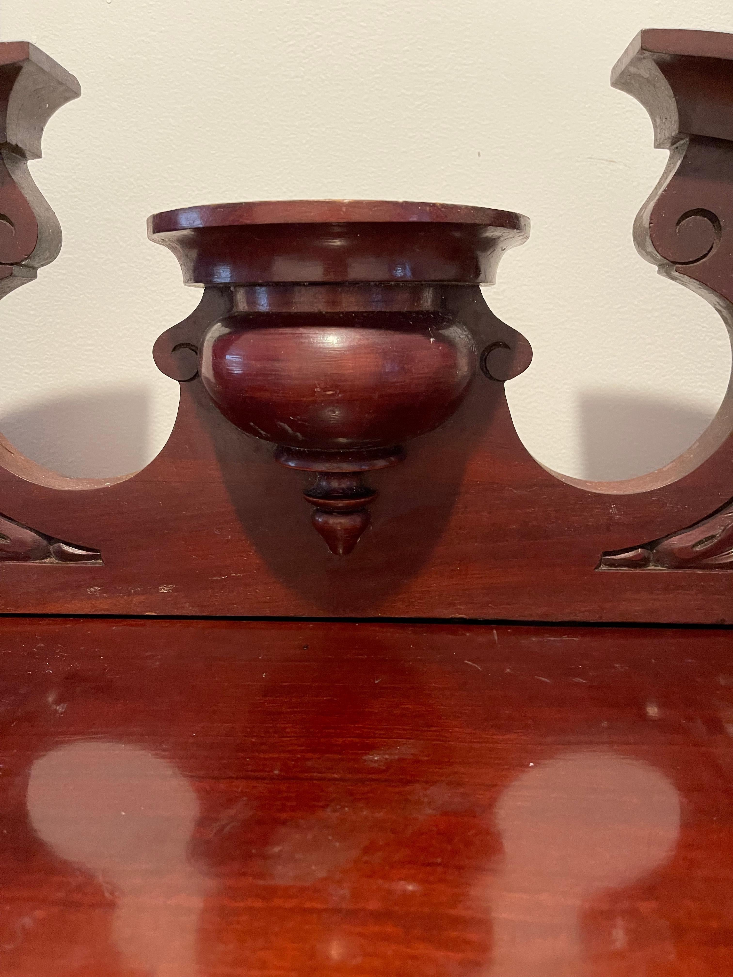 Antiguo Aparador de Caoba Buffet British Colonial en Bueno estado para la venta en Boca Raton, FL