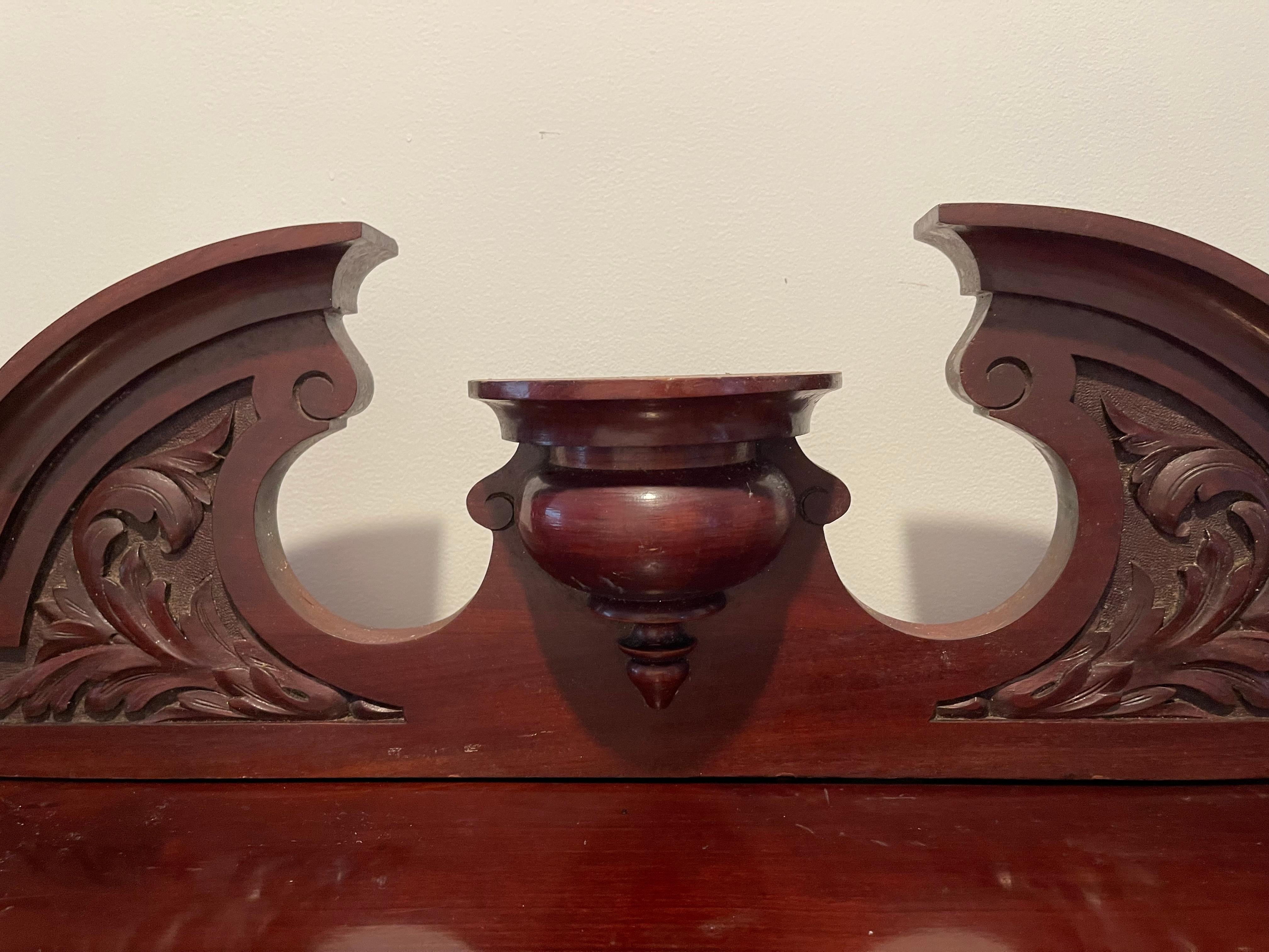 Antiguo Aparador de Caoba Buffet British Colonial principios del siglo XX en venta
