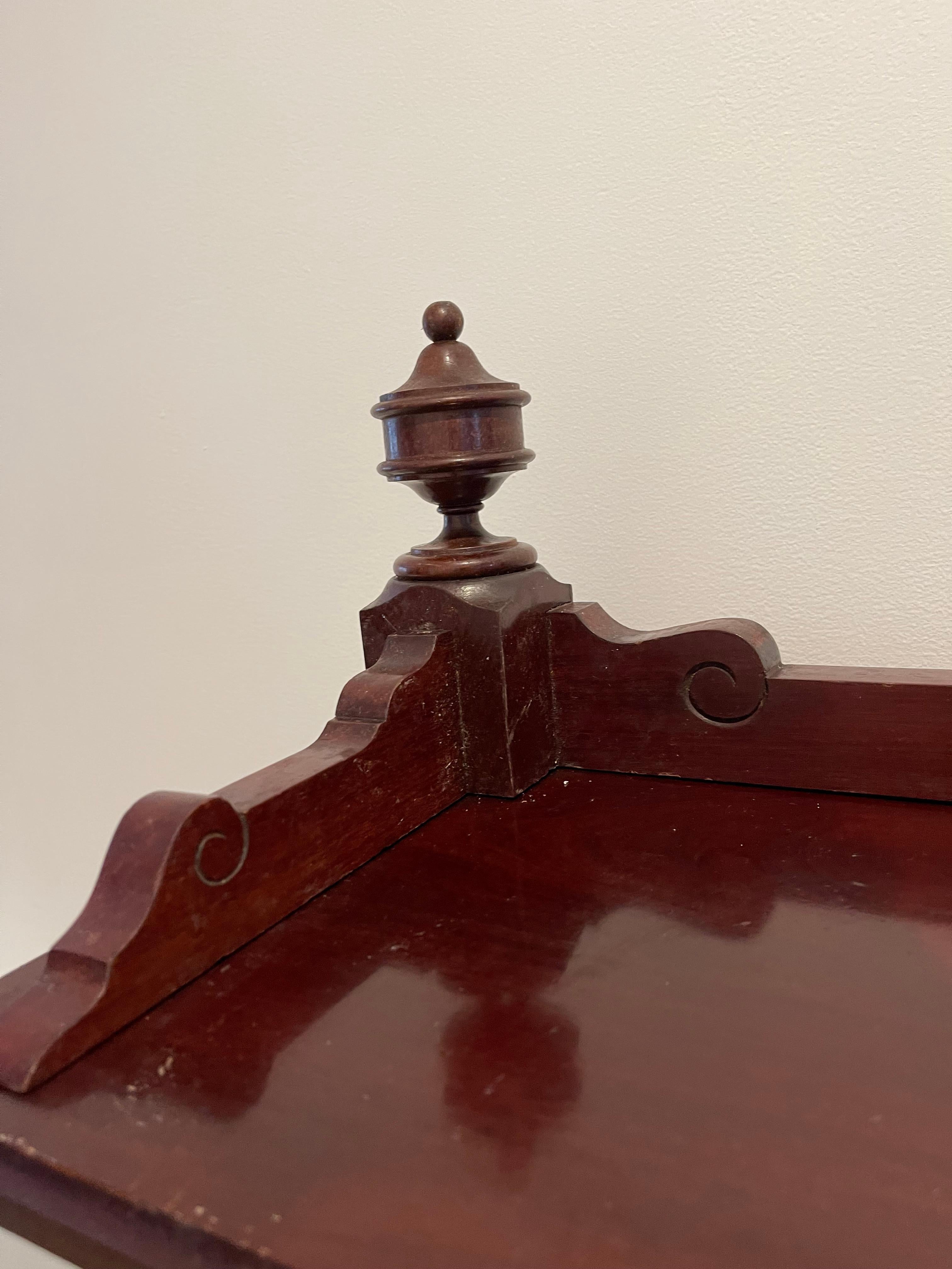 Antiguo Aparador de Caoba Buffet British Colonial en venta 1