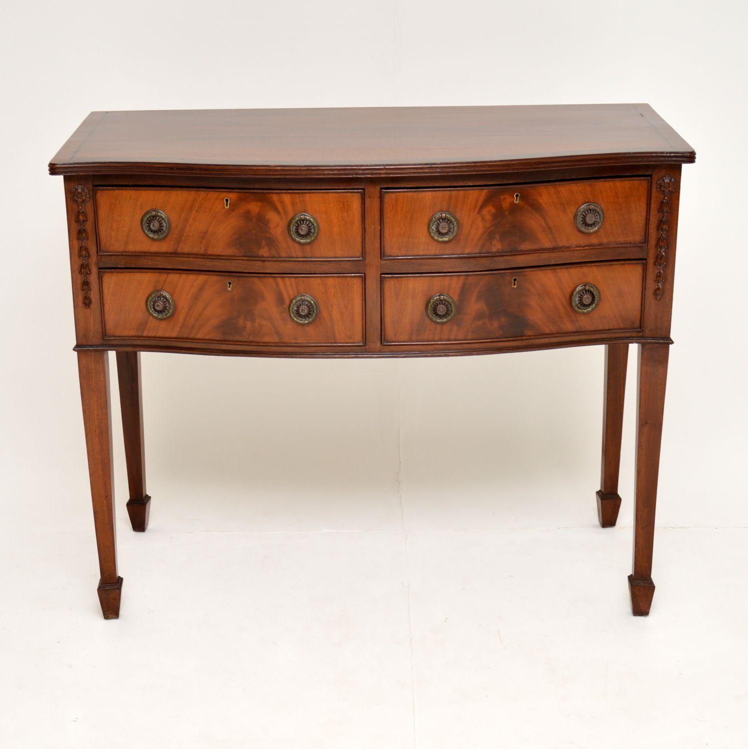 Antique George III style mahogany server side table in good condition, of fine quality and dating from circa 1930s period.

It has a serpentine shaped front, four drawers with brass handles and sits on tapered spade end legs. The top has a