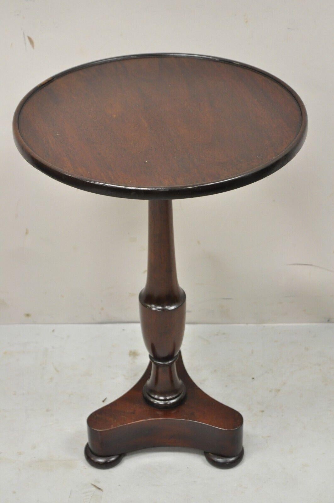 Antique Mahogany Small Empire Pedestal Base Round Accent Side Table In Good Condition In Philadelphia, PA