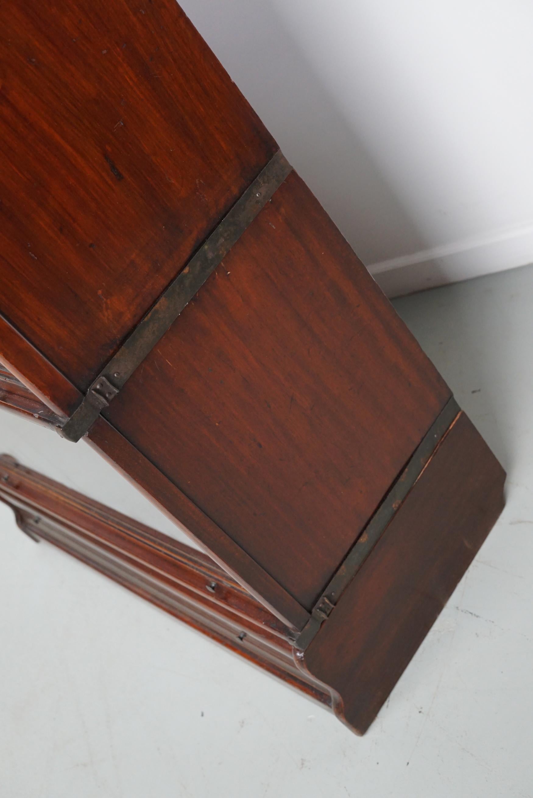 Bibliothèque empilable ancienne en acajou de Globe Wernicke, vers 1900 Bon état - En vente à Nijmegen, NL