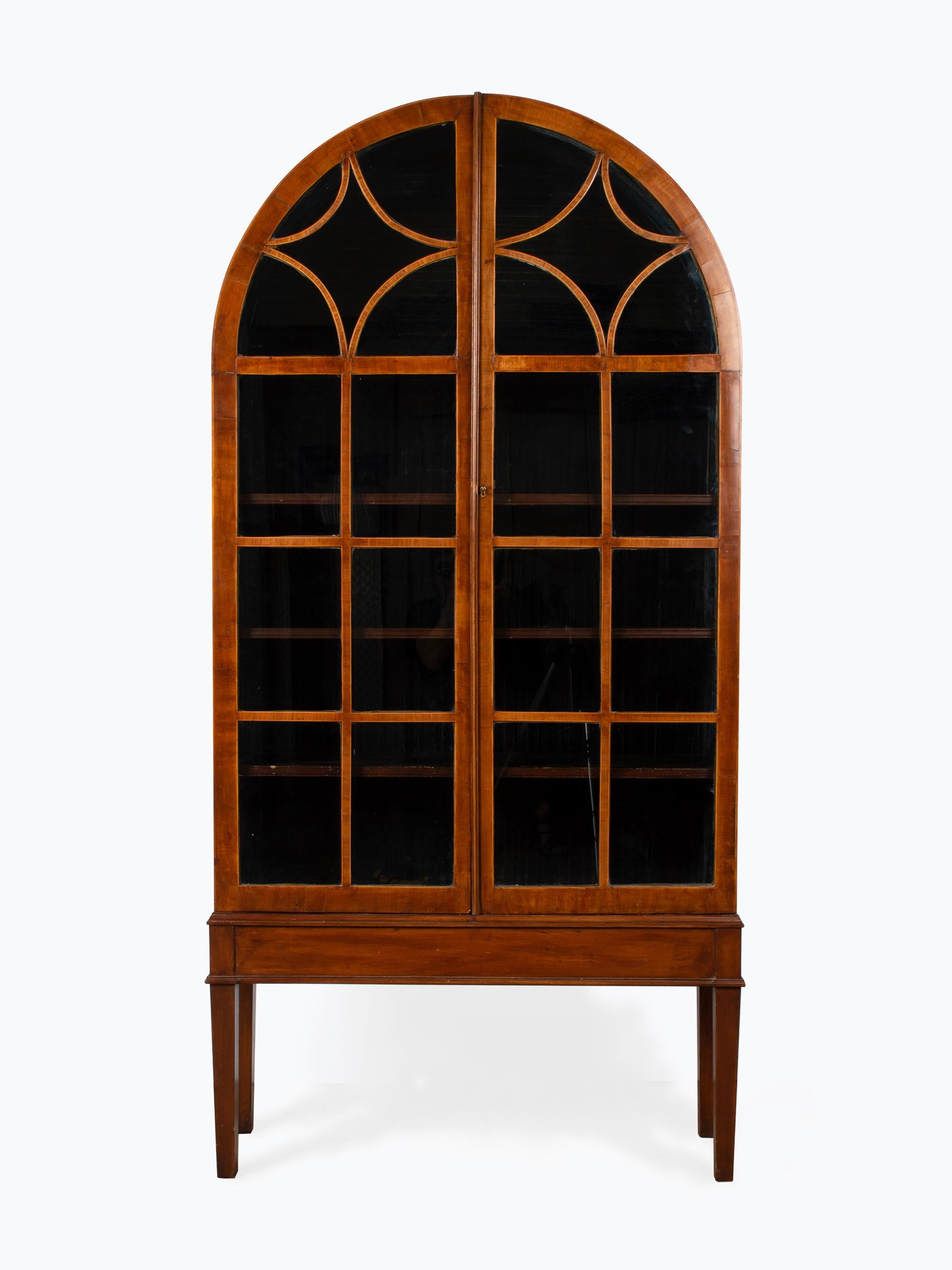Attractive dome shaped astragal glazed cabinet in the manner of English designer and architect Robert Adam.
In excellent vintage condition commensurate of age.