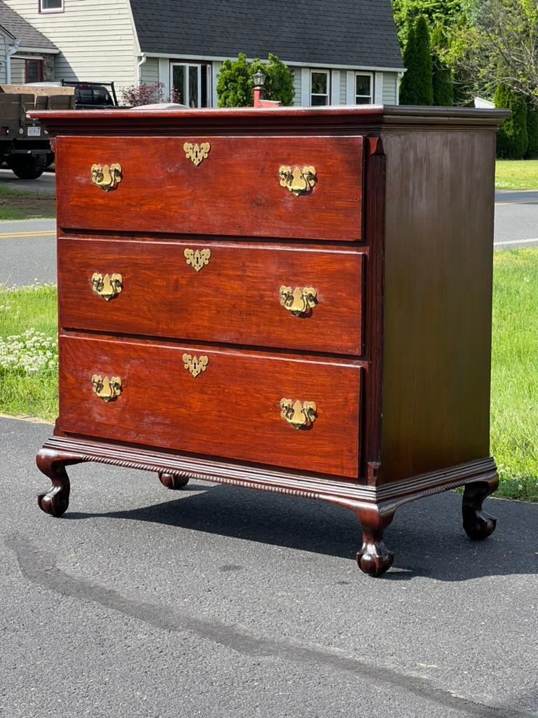 Antique Mahogany Three Drawer Chippendale Chest c. 1820 In Good Condition For Sale In Westfield, MA
