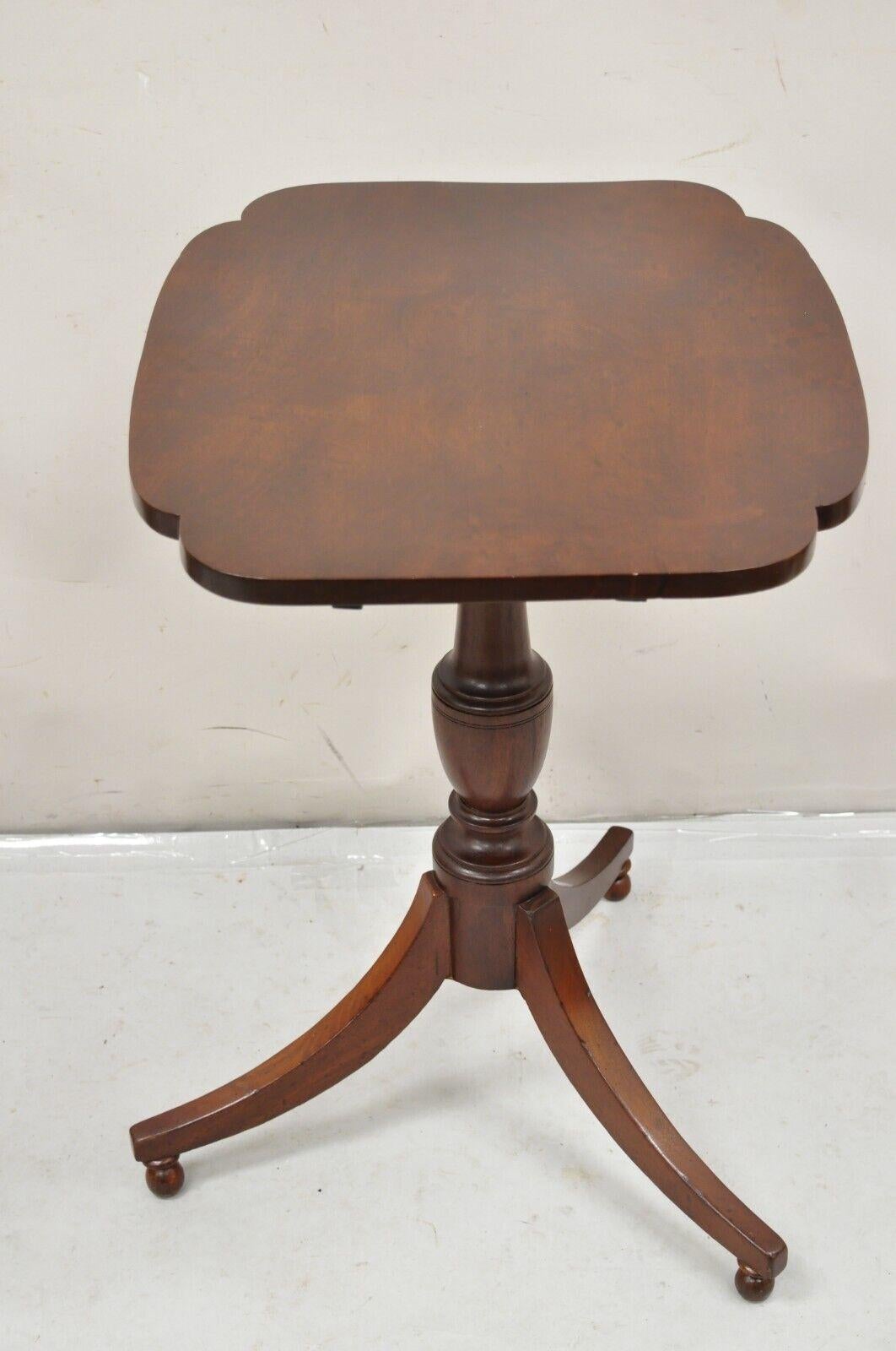 Antique Mahogany Tilt Top Federal Sheraton Pedestal Base Side Tea Table For Sale 6