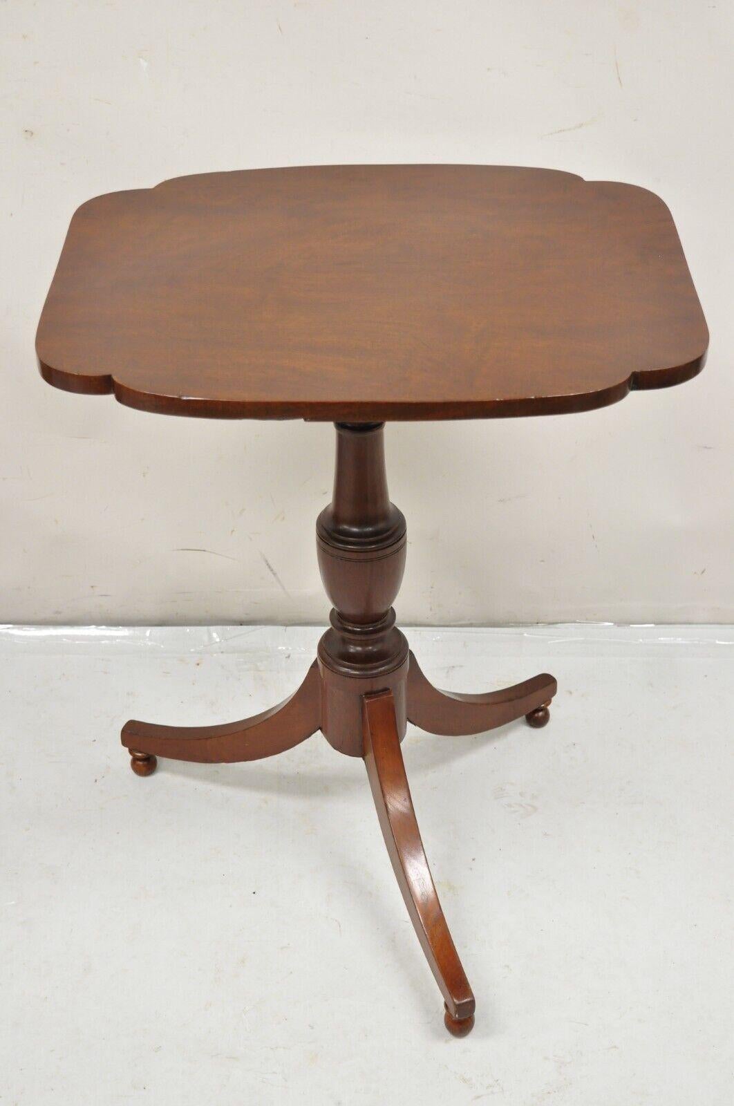 Antique Mahogany Tilt Top Federal Sheraton Pedestal Base Side Tea Table For Sale 8