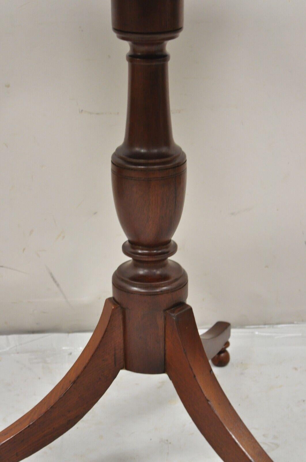 19th Century Antique Mahogany Tilt Top Federal Sheraton Pedestal Base Side Tea Table For Sale