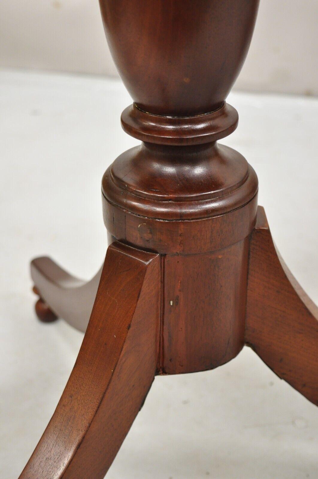 Antique Mahogany Tilt Top Federal Sheraton Pedestal Base Side Tea Table For Sale 1