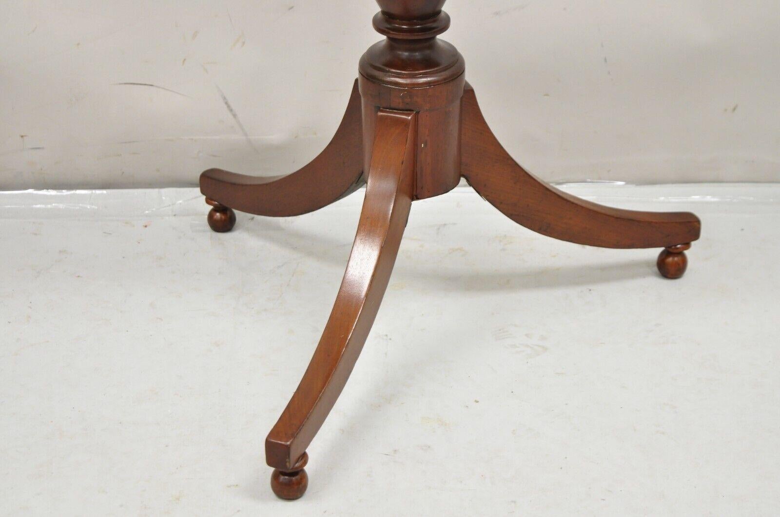 Antique Mahogany Tilt Top Federal Sheraton Pedestal Base Side Tea Table For Sale 2
