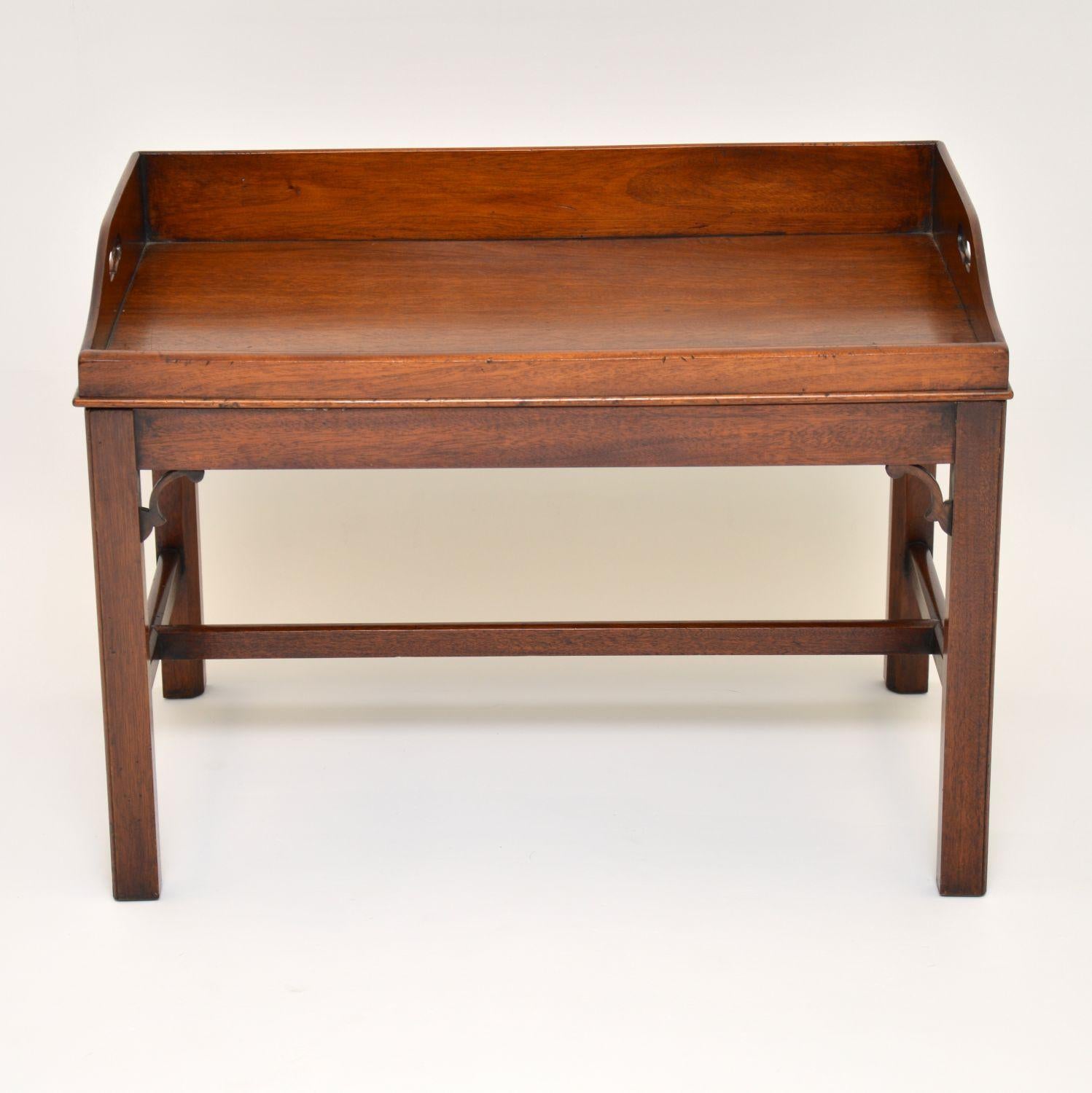 Antique mahogany Chippendale style tray top coffee table dating from circa 1890-1910 period and in excellent condition. The top tray section just lifts off from the base, so could be used for carrying items on. It sits on a strong base section with