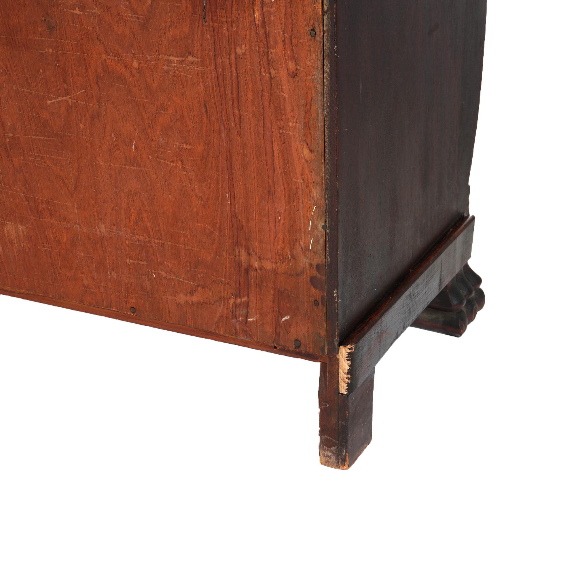 Librería antigua de caoba con tres puertas de cristal emplomado y patas de garra talladas C1900 12