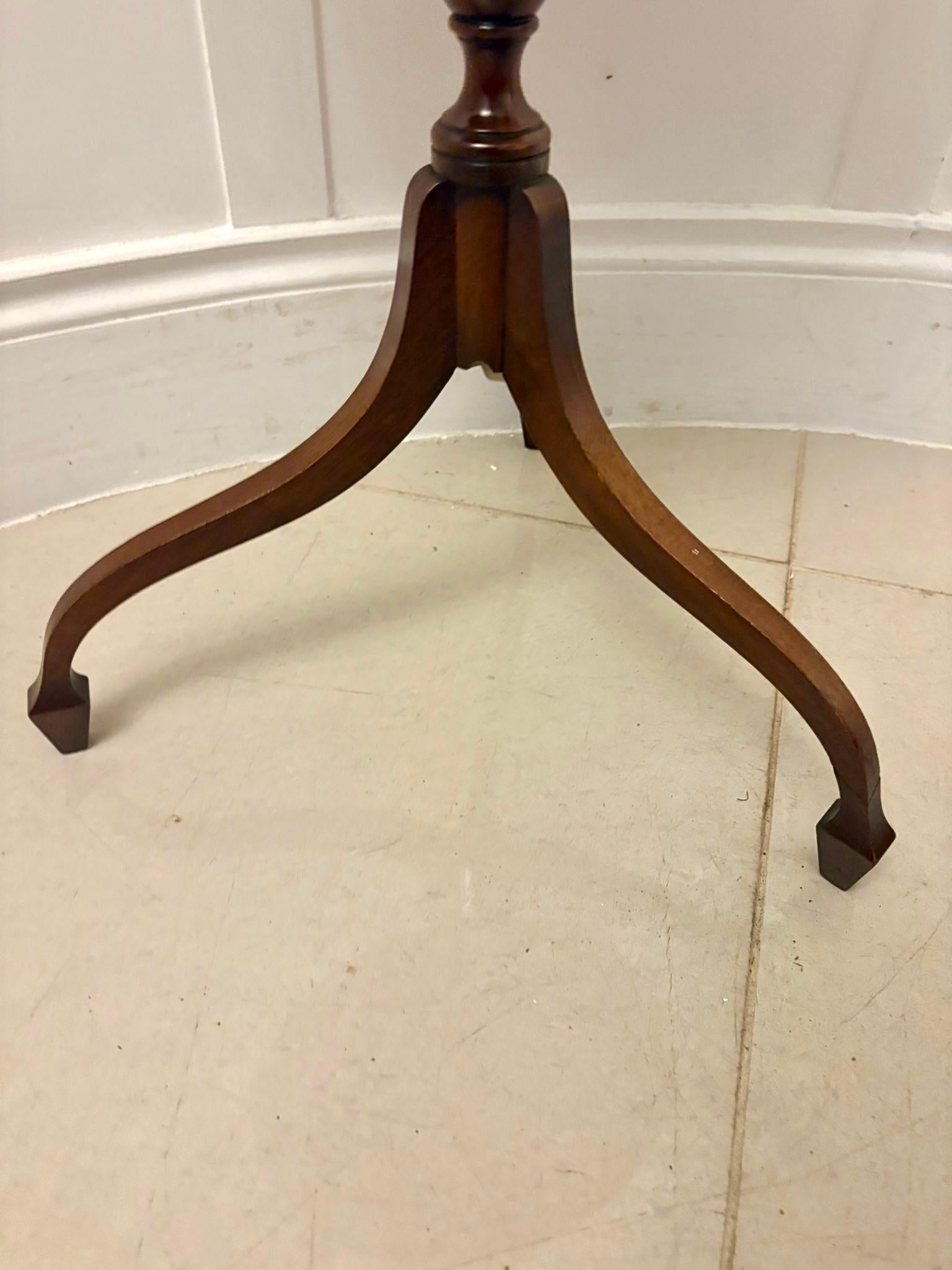 Acajou Antique Mahogany Tripod Wine / Lamp Table en vente