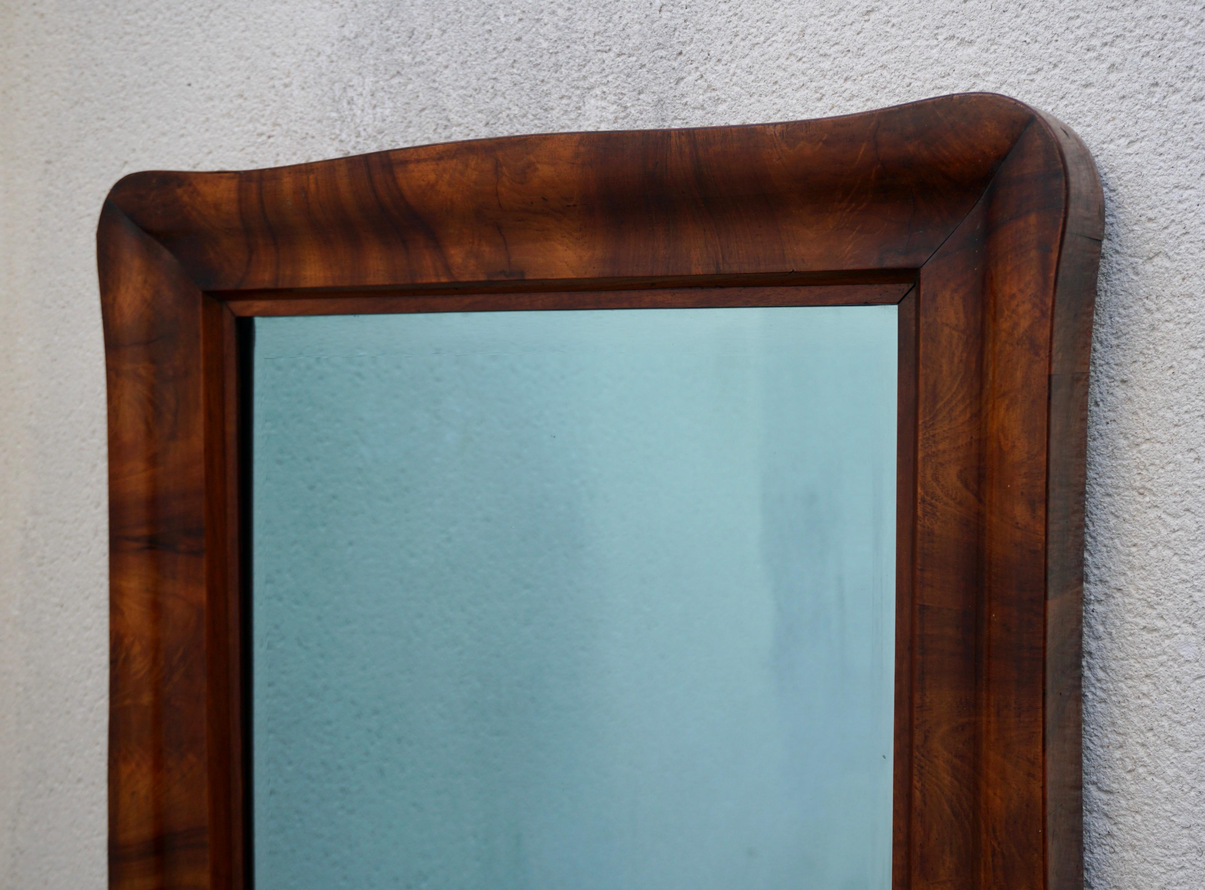 Antique Mahogany Veneer 19th Century Wall Mirror In Good Condition For Sale In Antwerp, BE