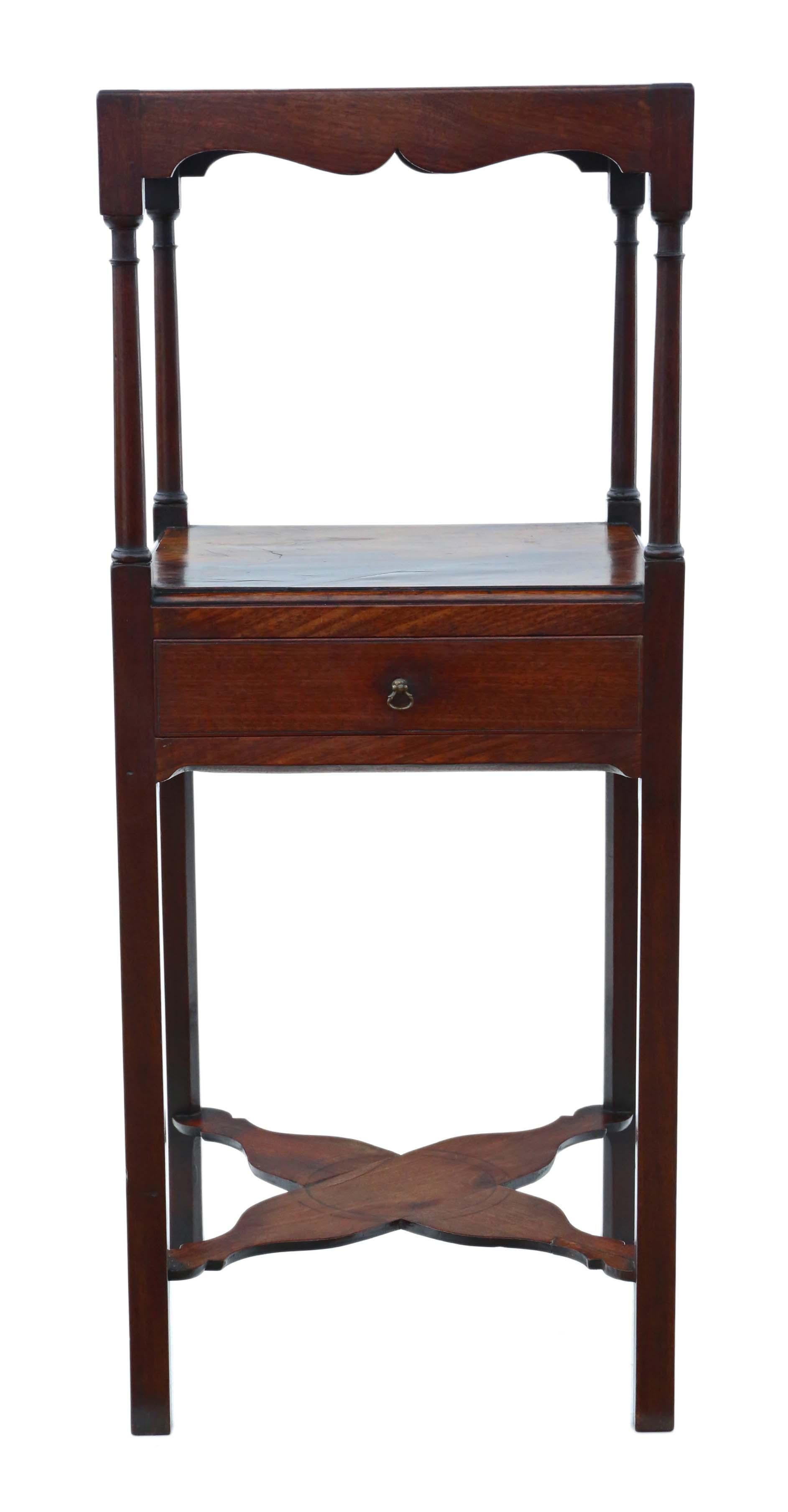 Antique quality Georgian mahogany washstand, nightstand or bedside table C1815.

Great rare item, which is solid with no loose joints and no woodworm. The drawer slides freely.

Lovely age, colour and patina.

35cm wide x 35cm deep x 83cm