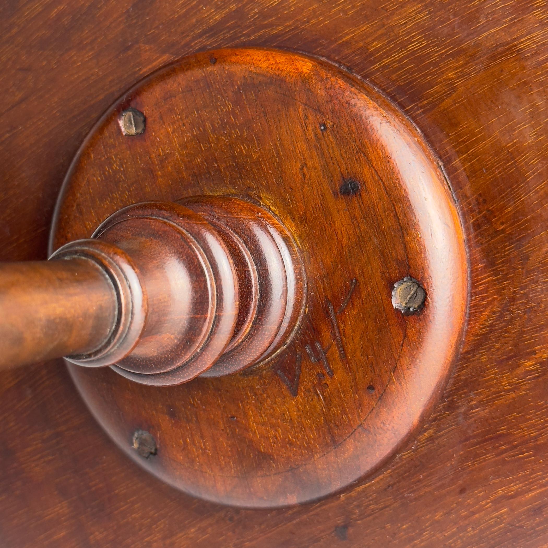Table à vin ancienne en acajou, Angleterre, années 1900 en vente 9