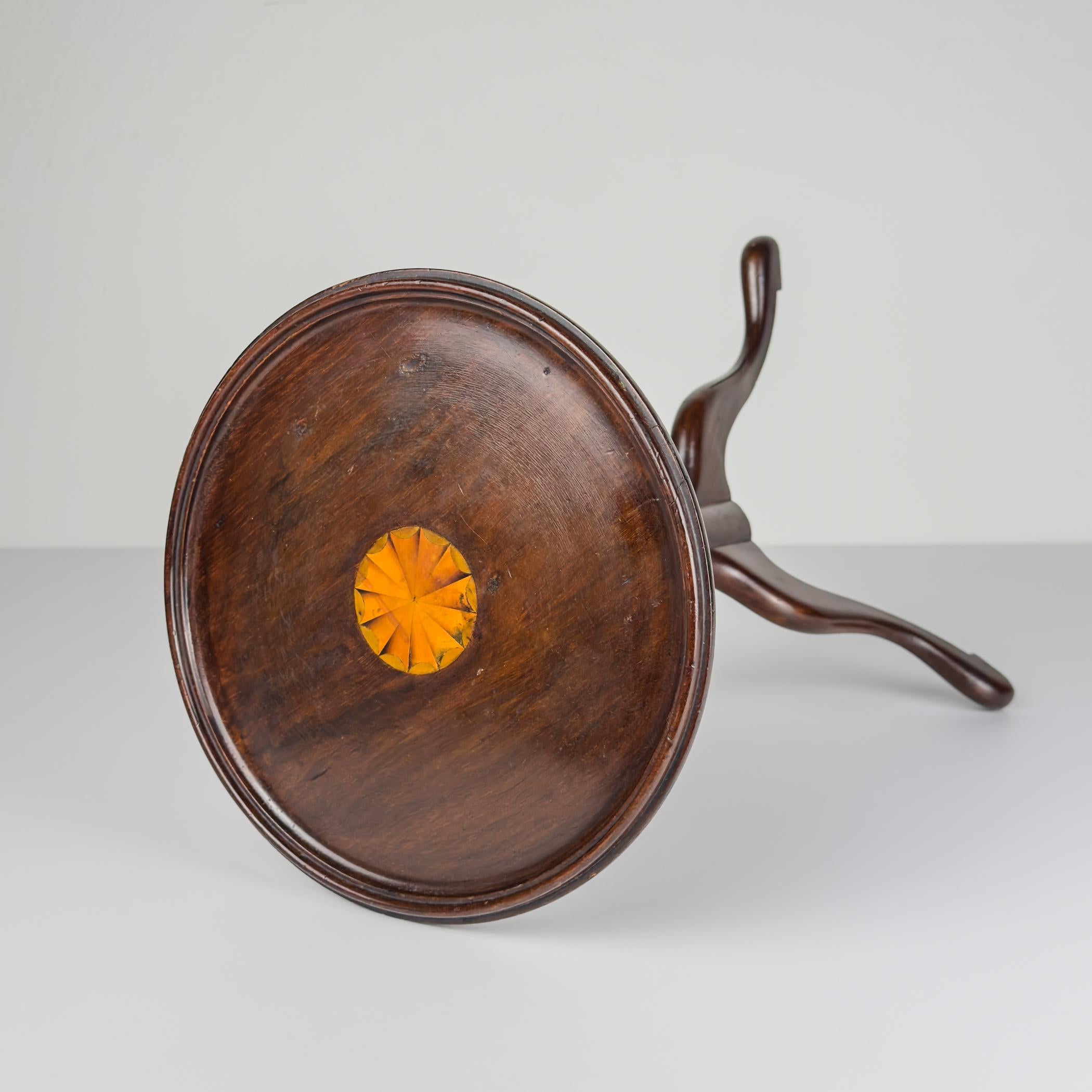 Table à vin ancienne en acajou, Angleterre, années 1900 en vente 11