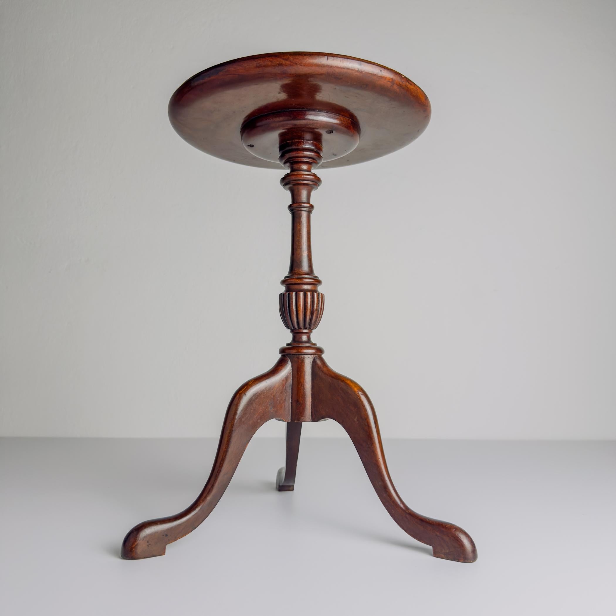 Table à vin ancienne en acajou, Angleterre, années 1900 en vente 2