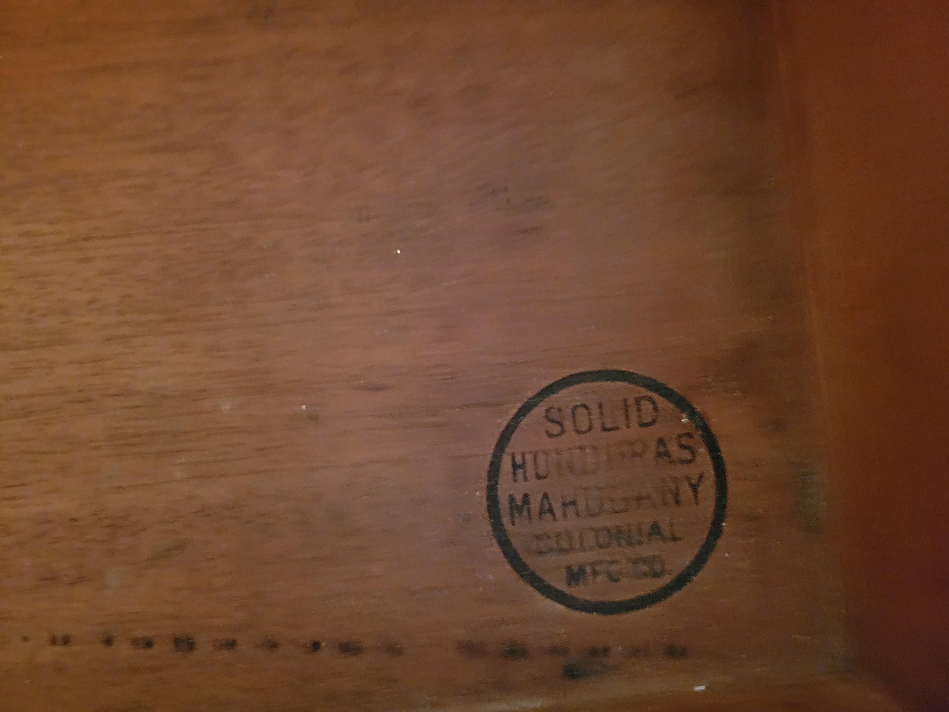 Bureau ancien en acajou avec 5 tiroirs 4
