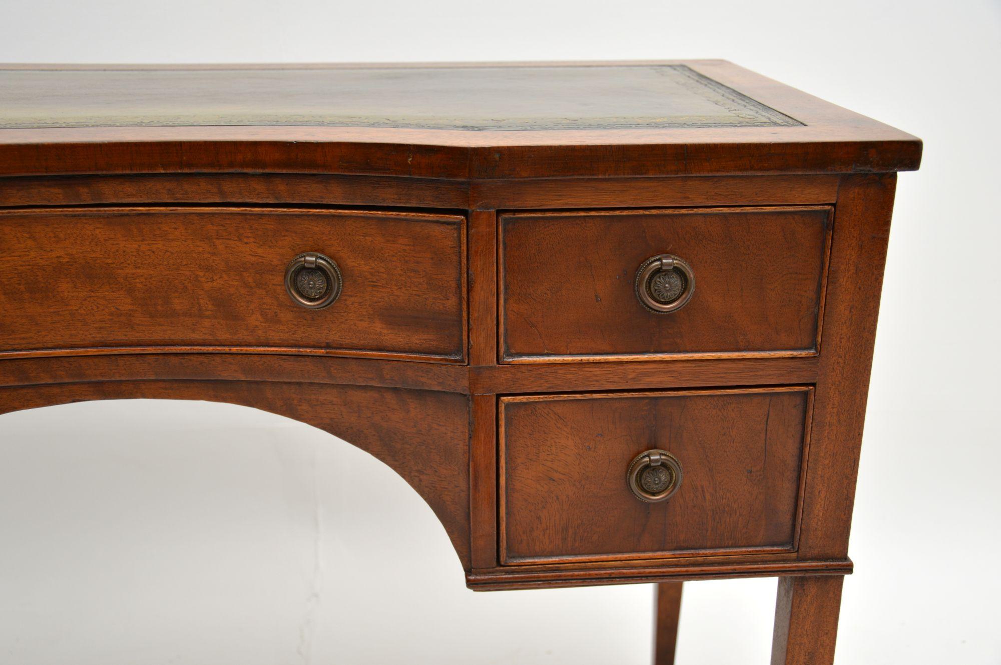 Antique Mahogany Writing Table / Desk In Good Condition In London, GB