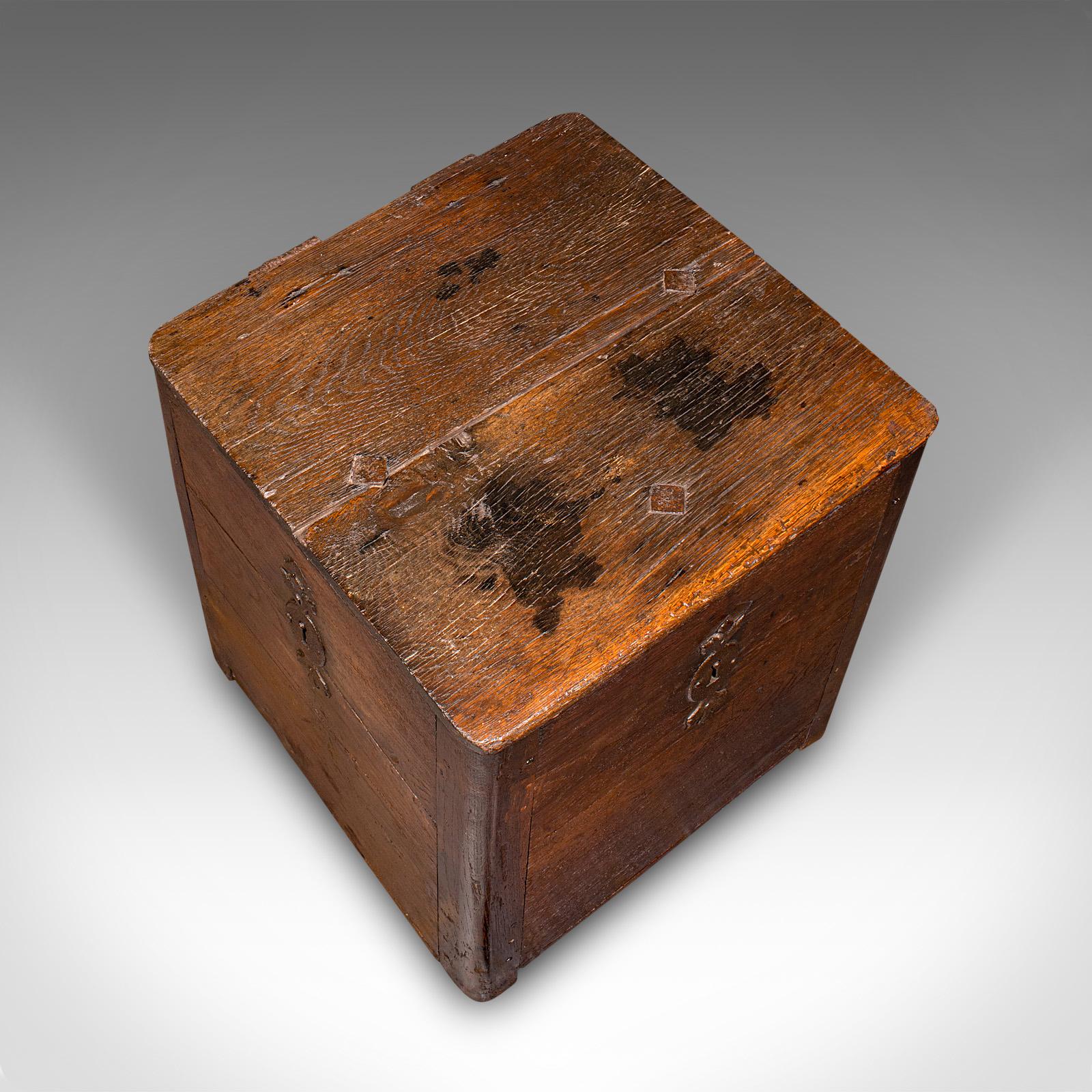Antike Mail Carriage Strong Box, englisch, Eiche, Sicherheitskommode, frühgeorgianisch (Eichenholz) im Angebot