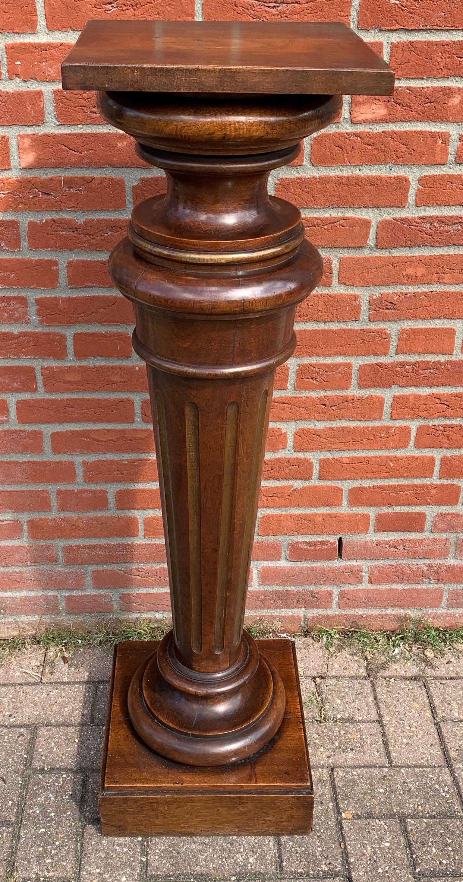 Stunning classical style display column with a wonderful and warm patina.

This marvelous piece of late 19th century workmanship is another fine example of the quality that was made in those days. All handcrafted out of walnut and beautifully