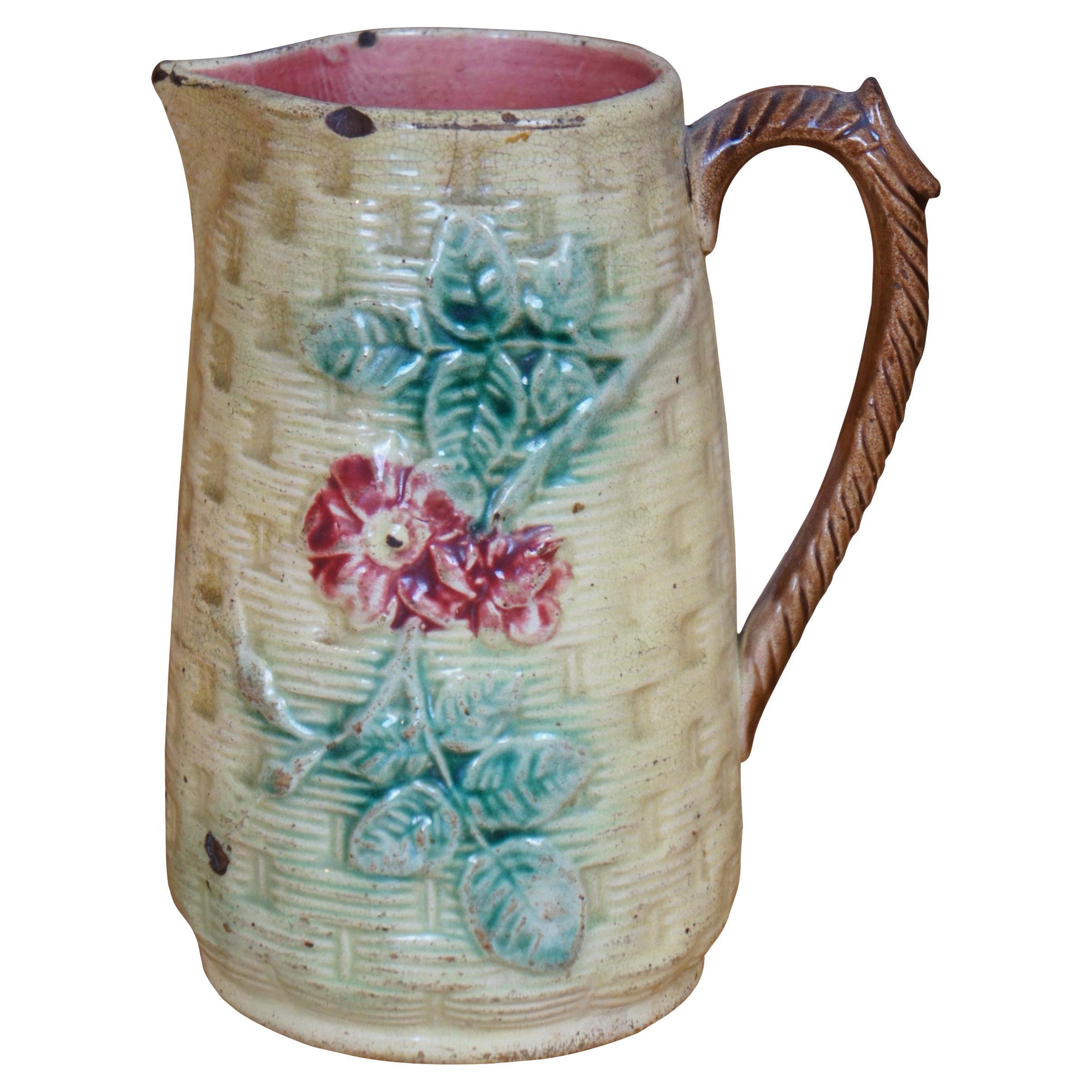 Antica brocca in maiolica con fiori di corniolo, leccalecca e brocca da 7".